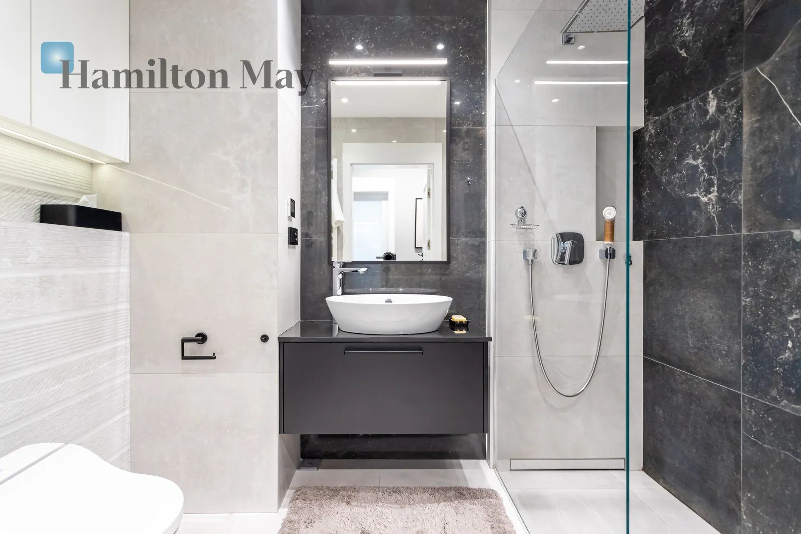 Distance to centre: 1.72 km Level: 15 Price: 11000 PLN Bedrooms: 3 Bathrooms: 2 Size: 87m2 - slider