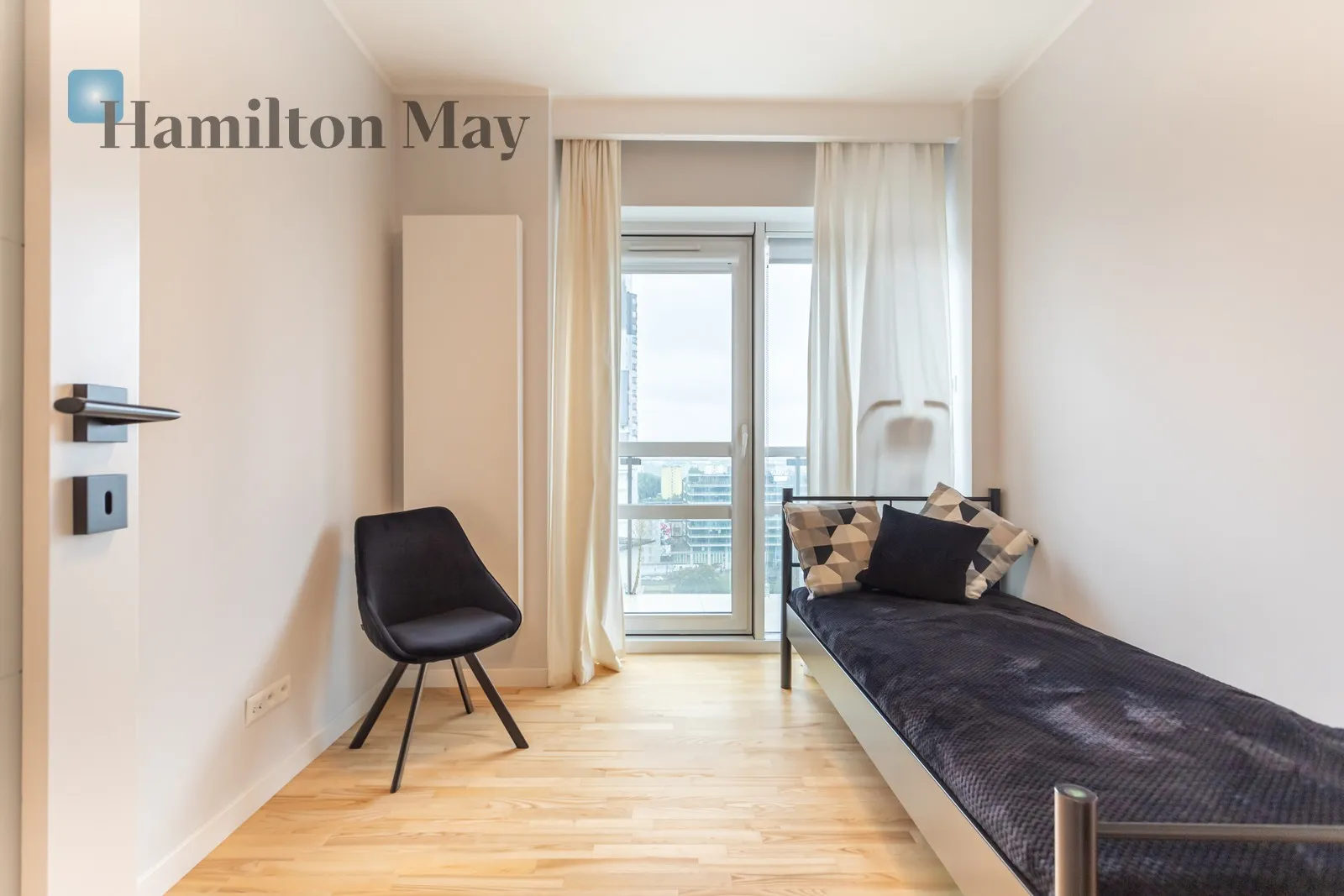 Distance to centre: 1.72 km Level: 15 Price: 11000 PLN Bedrooms: 3 Bathrooms: 2 Size: 87m2 Price/m2: 126 PLN - slider