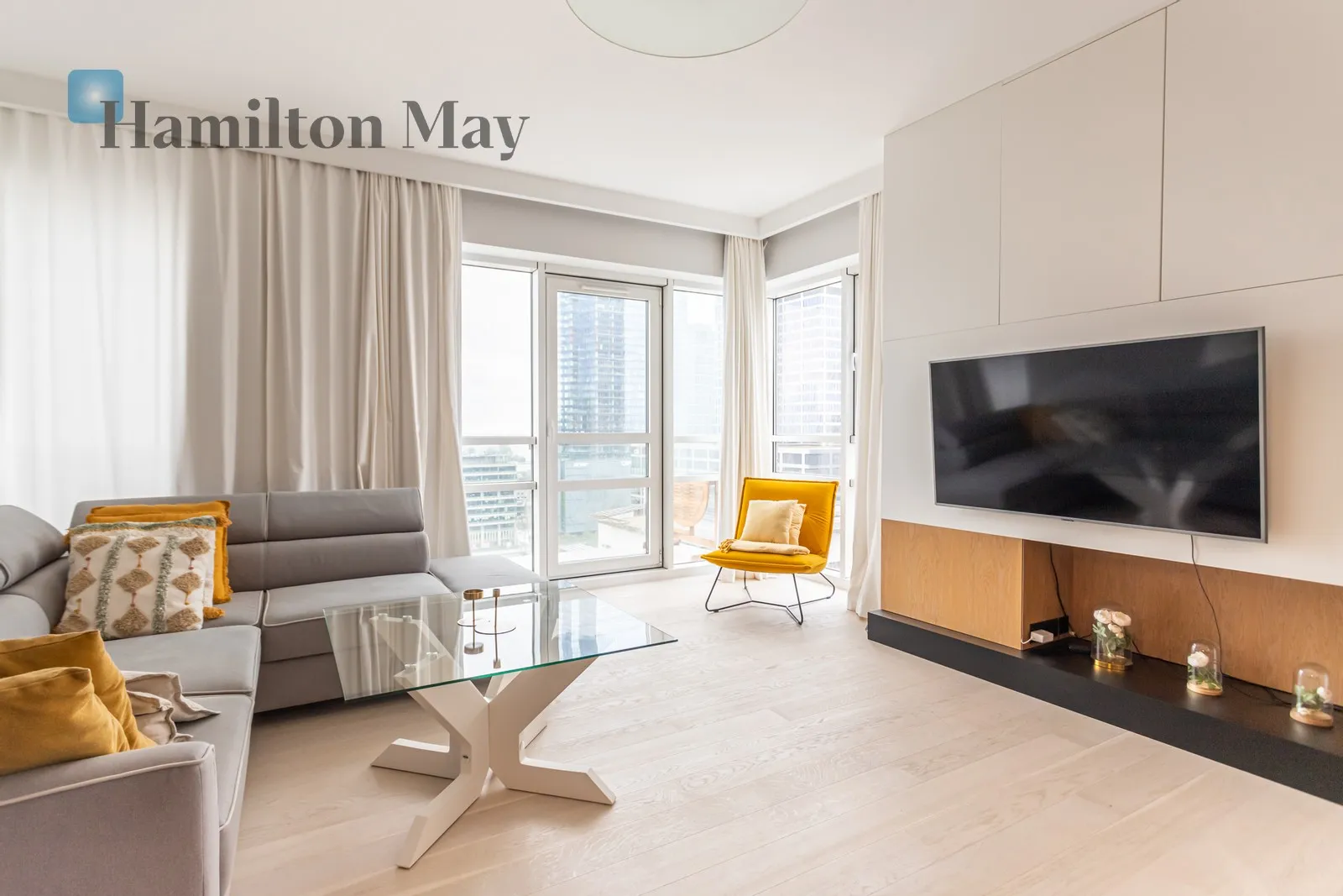 City: Warszawa Street: Grzybowska Region: Wola Subregion: Mirów Distance to centre: 1.72 km Level: 15 Price: 11000 PLN Bedrooms: 3 Bathrooms: 2 Size: 87m2 - slider