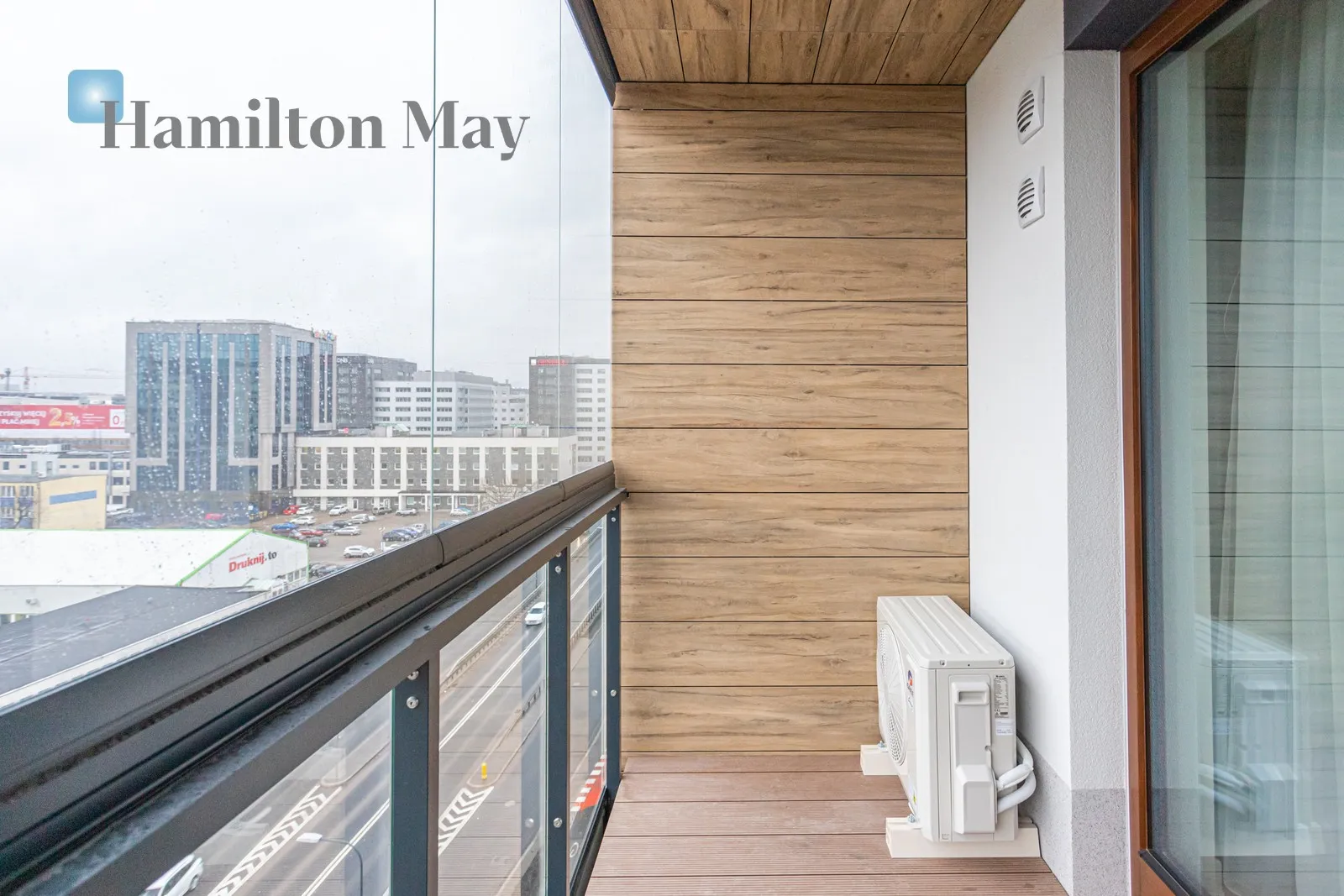 Subregion: Służew Distance to centre: 5.98 km Level: 7 Price: 6500 PLN Bedrooms: 2 Bathrooms: 2 - slider
