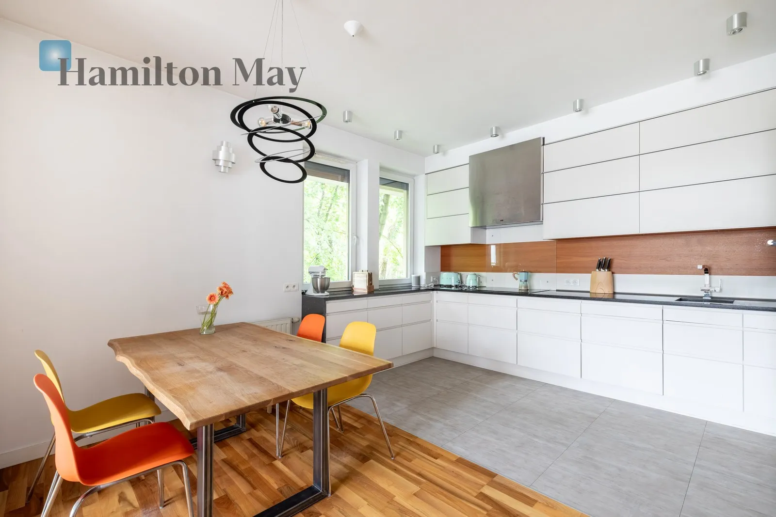 Region: Czyżyny Distance to centre: 4.16 km Level: 2 Price: 4500 PLN Bedrooms: 2 Bathrooms: 1 Size: 72m2 - slider