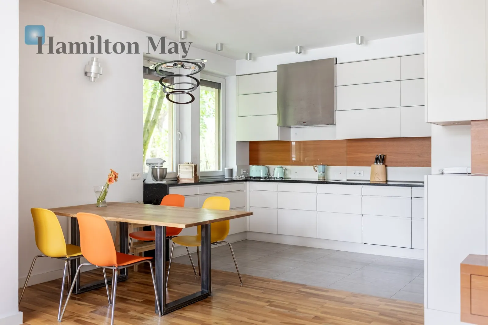 Street: Mariana Markowskiego Region: Czyżyny Distance to centre: 4.16 km Level: 2 Price: 4500 PLN Bedrooms: 2 - slider