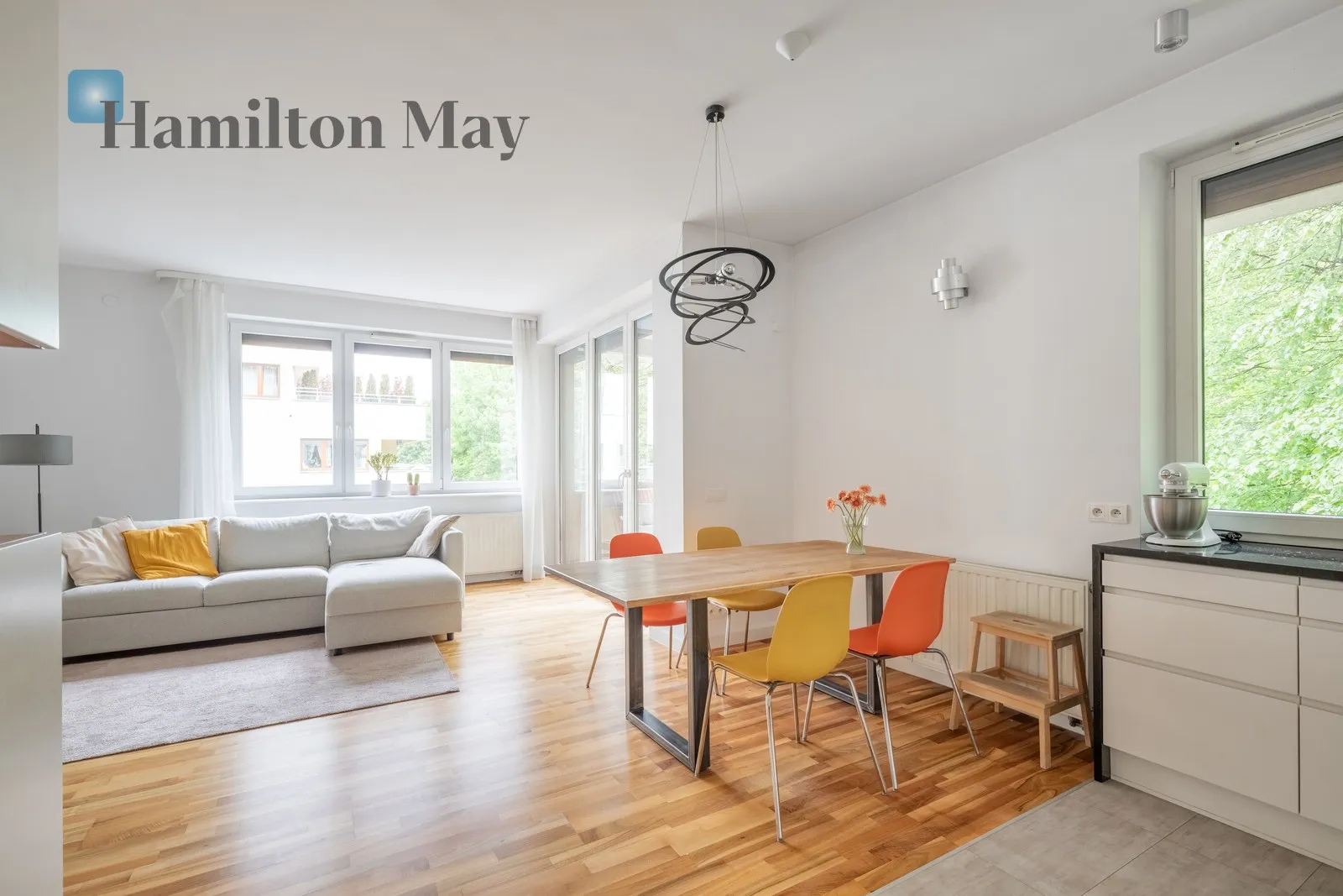 Region: Czyżyny Distance to centre: 4.16 km Level: 2 Price: 4500 PLN Bedrooms: 2 Bathrooms: 1 - slider