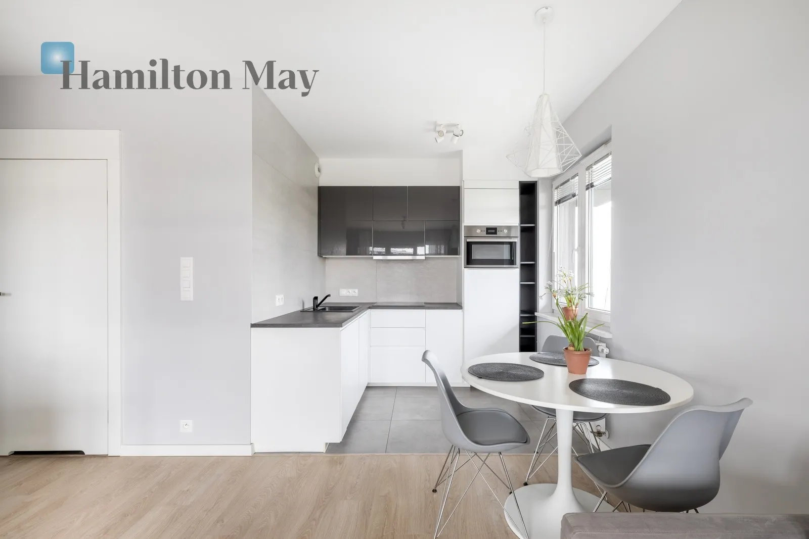 City: Kraków Street: Stefana Rogozińskiego Region: Grzegórzki Distance to centre: 1.89 km Level: 6 Price: 3000 PLN Bedrooms: 1 Bathrooms: 1 - slider
