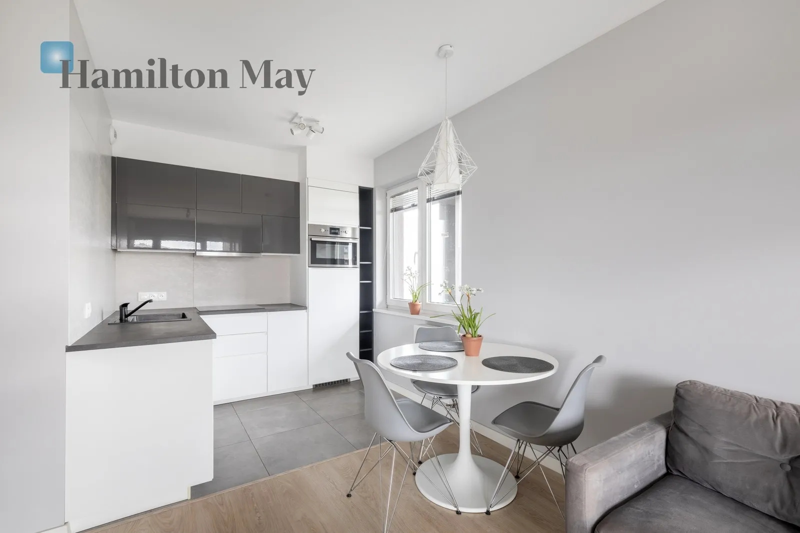 Street: Stefana Rogozińskiego Region: Grzegórzki Distance to centre: 1.89 km Level: 6 Price: 3000 PLN Bedrooms: 1 Bathrooms: 1 Size: 38m2 - slider