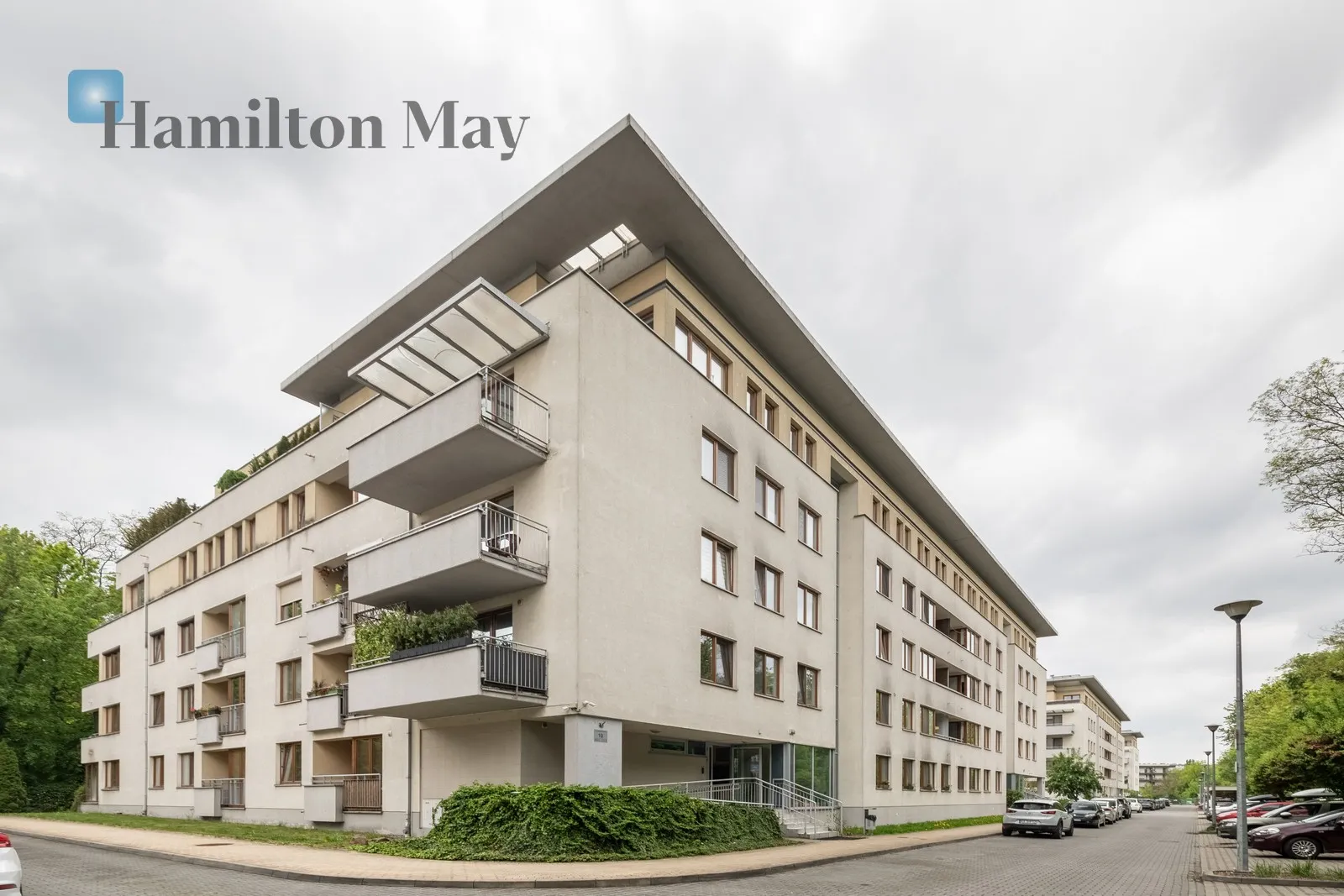Level: 2 Price: 4500 PLN Bedrooms: 2 - slider