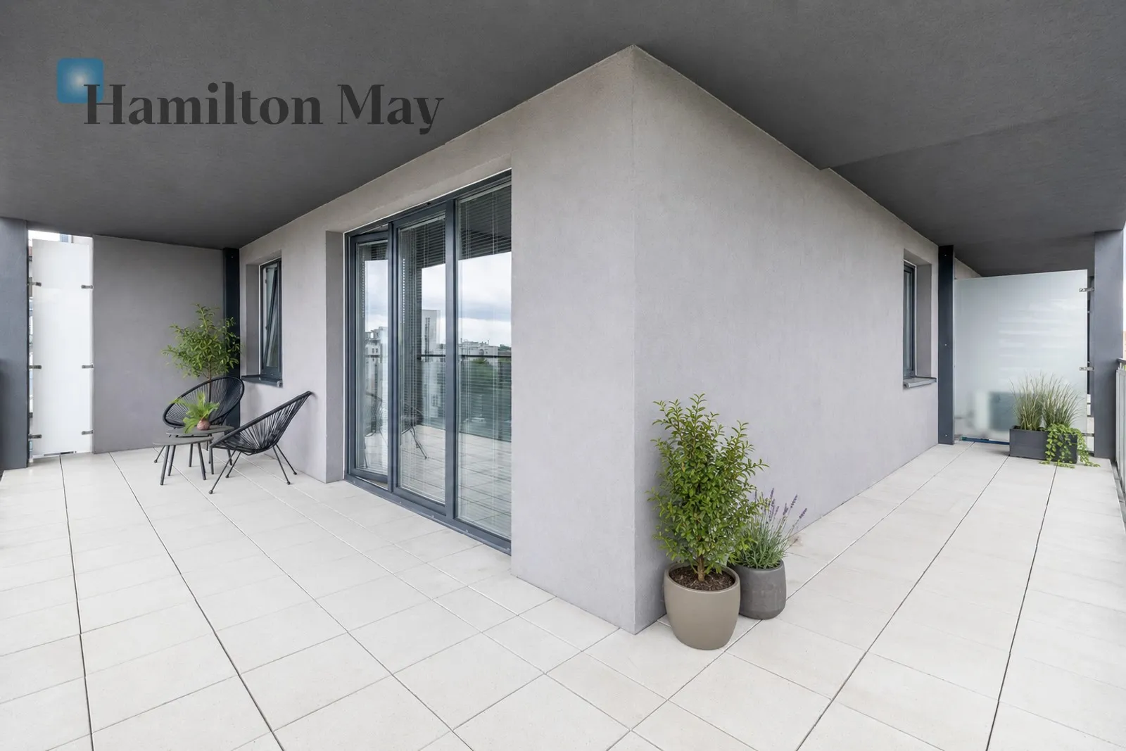Level: 6 Price: 3000 PLN Bedrooms: 1 Bathrooms: 1 Size: 38m2 Price/m2: 79 PLN - slider