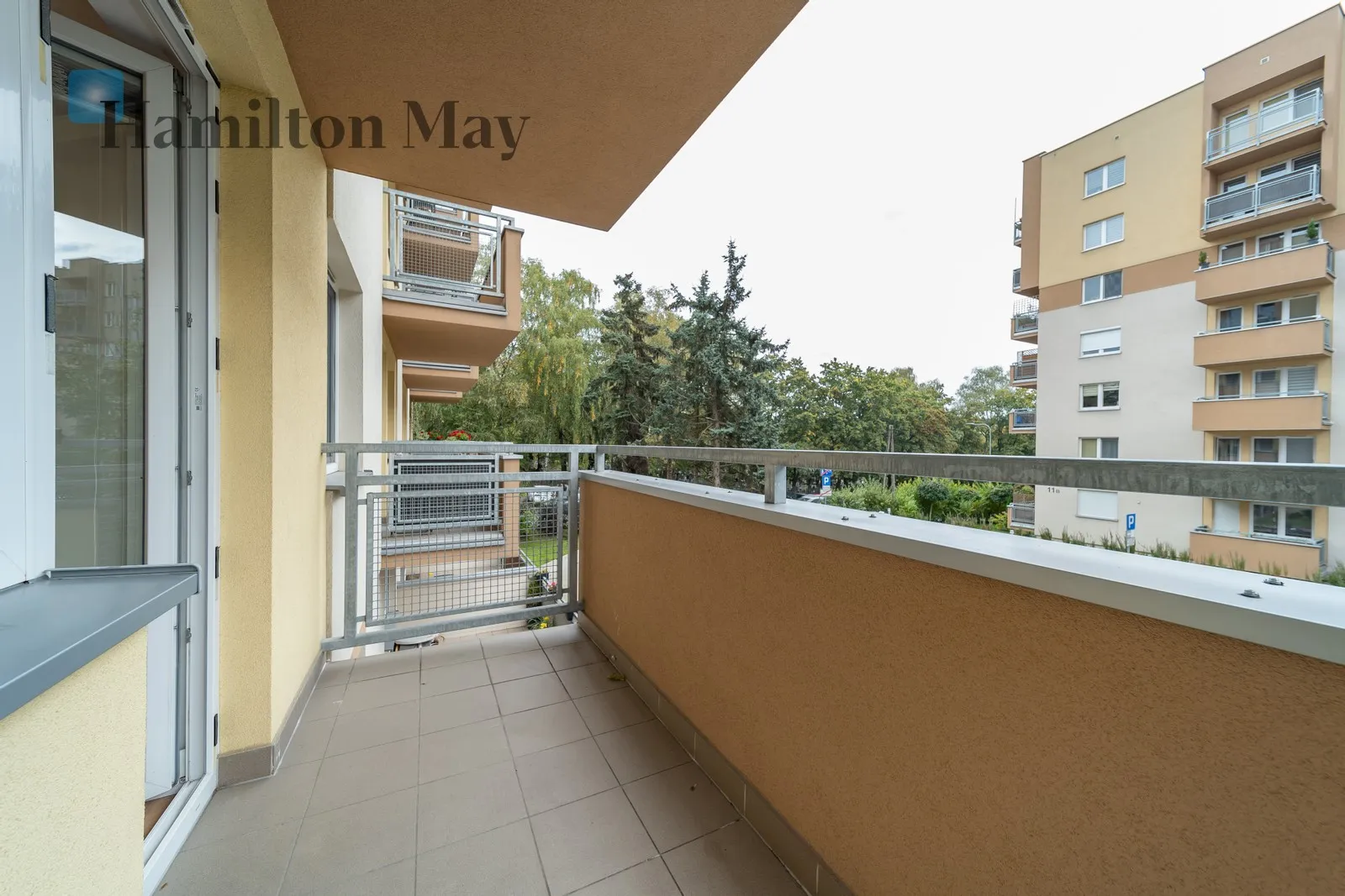 Distance to centre: 4.69 km Level: 1 Price: 2500 PLN Bedrooms: 1