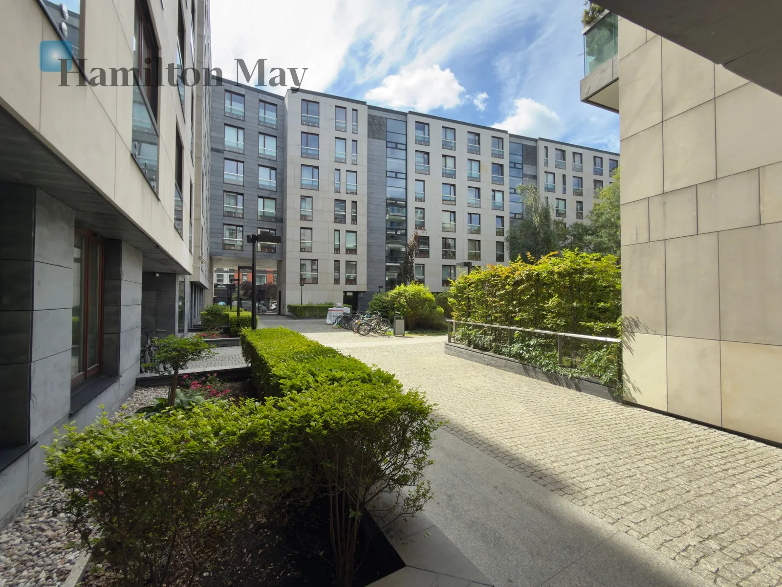 Distance to centre: 1.63 km Level: 1 Price: 12900 PLN Bedrooms: 2 Bathrooms: 1 - slider