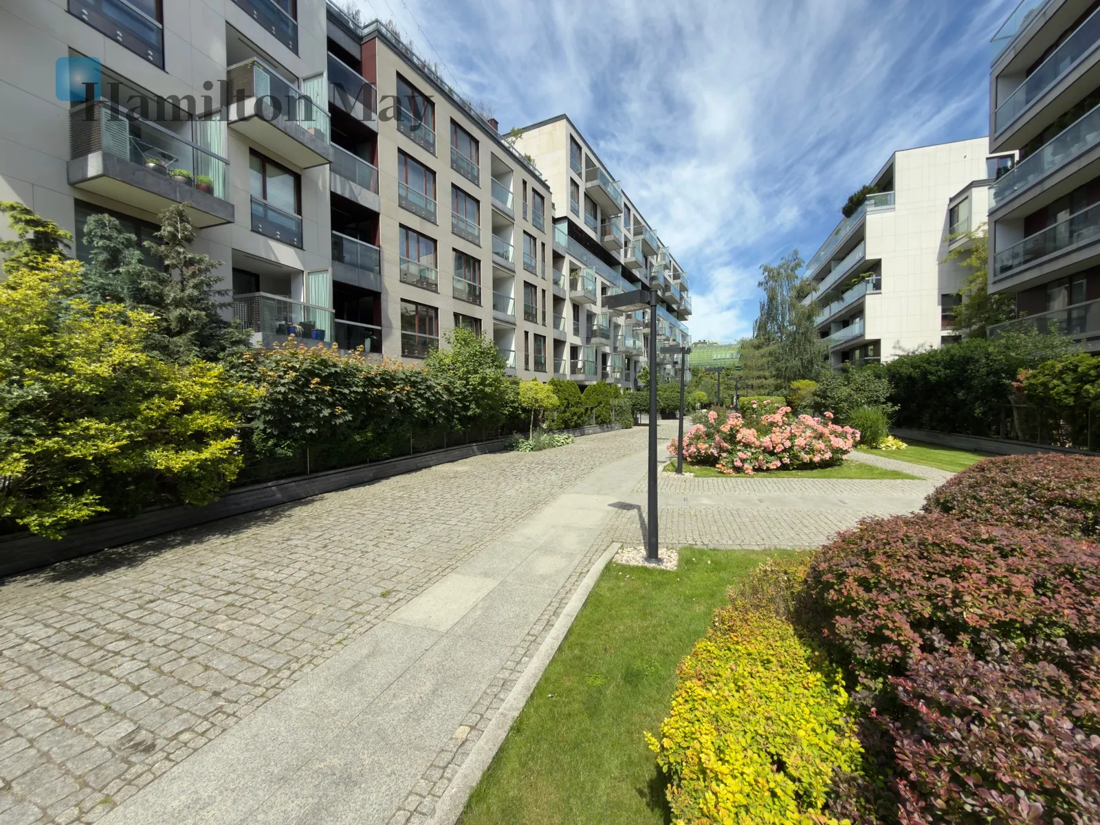 Subregion: Powiśle Distance to centre: 1.63 km Level: 1 Price: 12900 PLN Bedrooms: 2 Bathrooms: 1 - slider