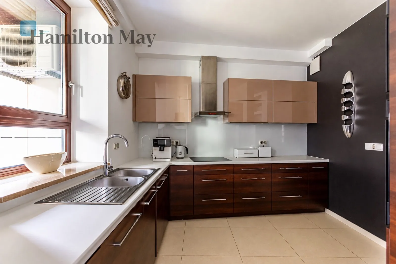 Street: Leszczyńska Region: Śródmieście Subregion: Powiśle Distance to centre: 1.63 km Level: 1 Price: 12900 PLN Bedrooms: 2 Bathrooms: 1 - slider