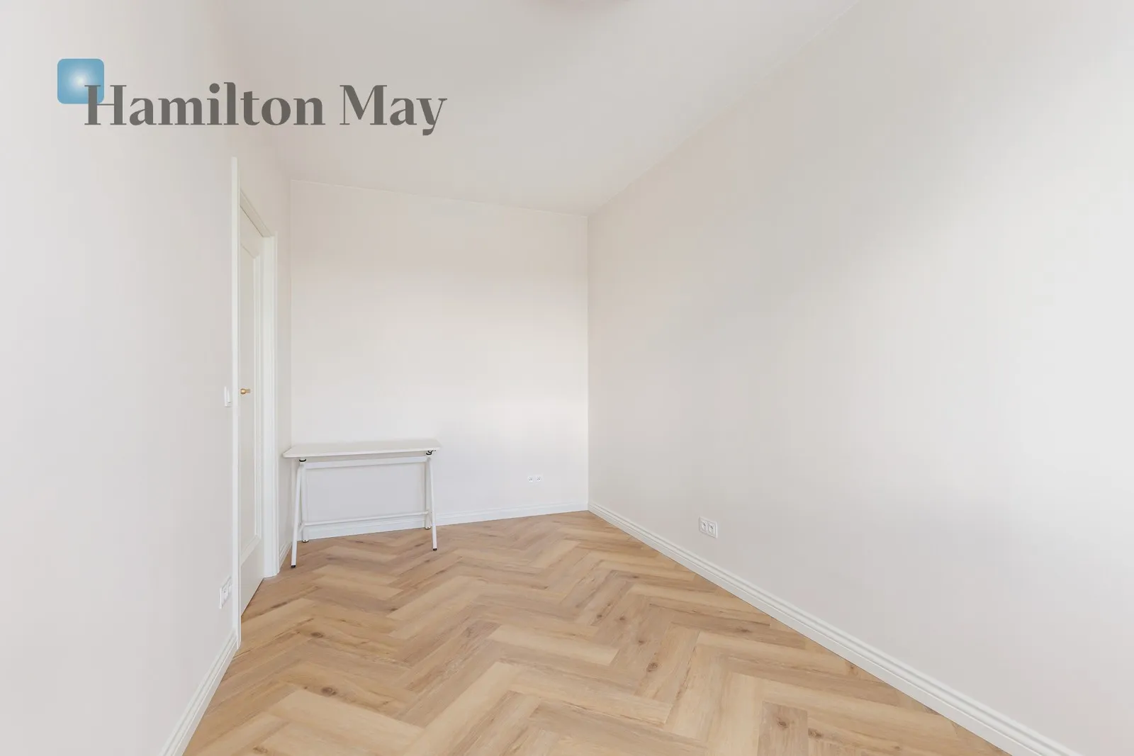 City: Warszawa Street: Aleksandra Kotsisa Region: Praga-Północ Subregion: Pelcowizna Distance to centre: 5.2 km Level: 4 Price: 890000 PLN Bedrooms: 1 - slider