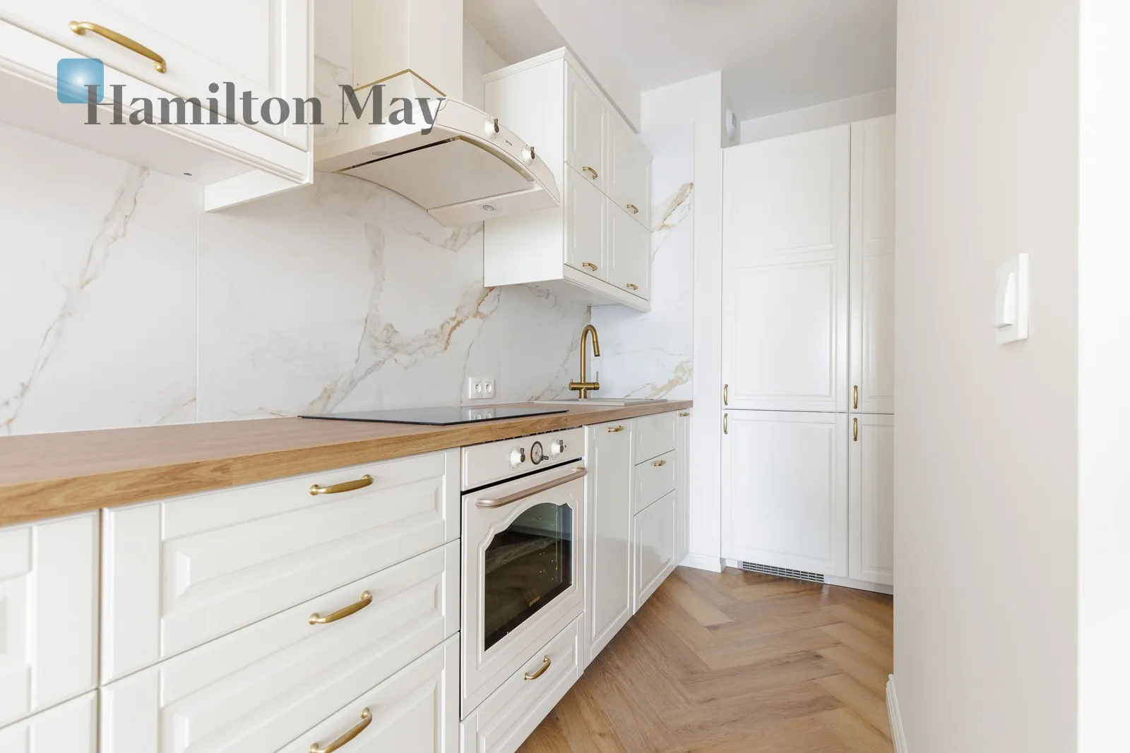 Street: Aleksandra Kotsisa Region: Praga-Północ Subregion: Pelcowizna Distance to centre: 5.2 km Level: 4 Price: 890000 PLN Bedrooms: 1 Bathrooms: 1 Size: 45m2 - slider
