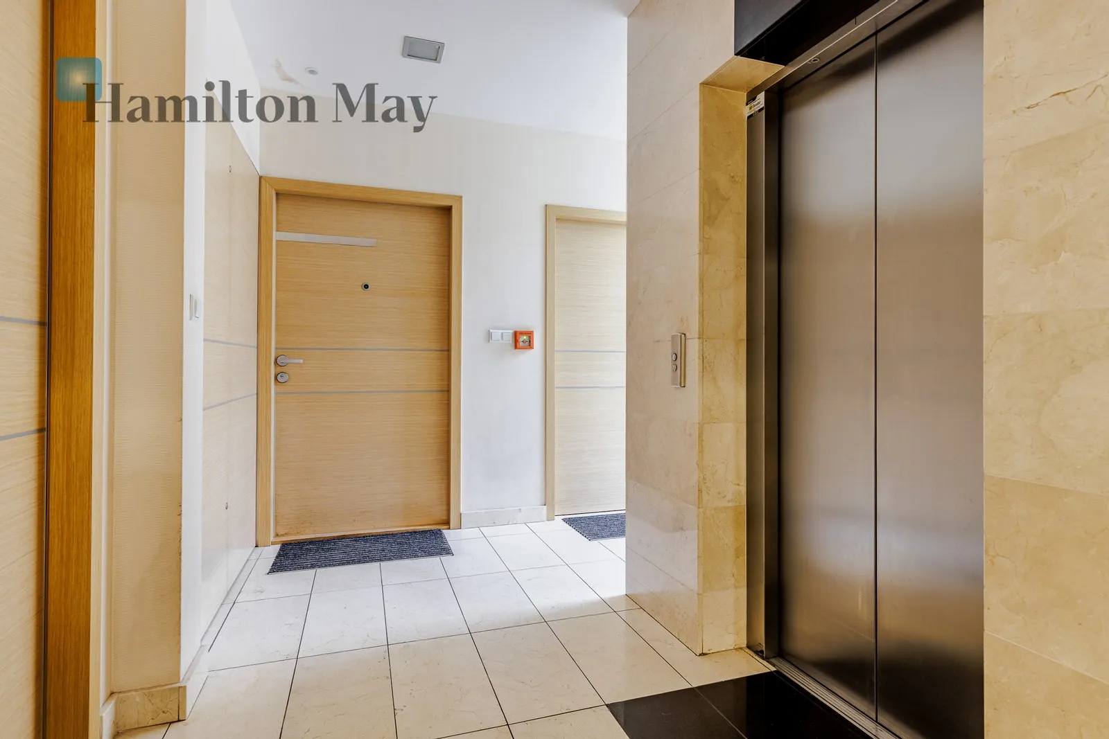 Distance to centre: 4.39 km Level: 2 Price: 4500 PLN Bedrooms: 1 Bathrooms: 1 Size: 58m2 Price/m2: 78 PLN - slider