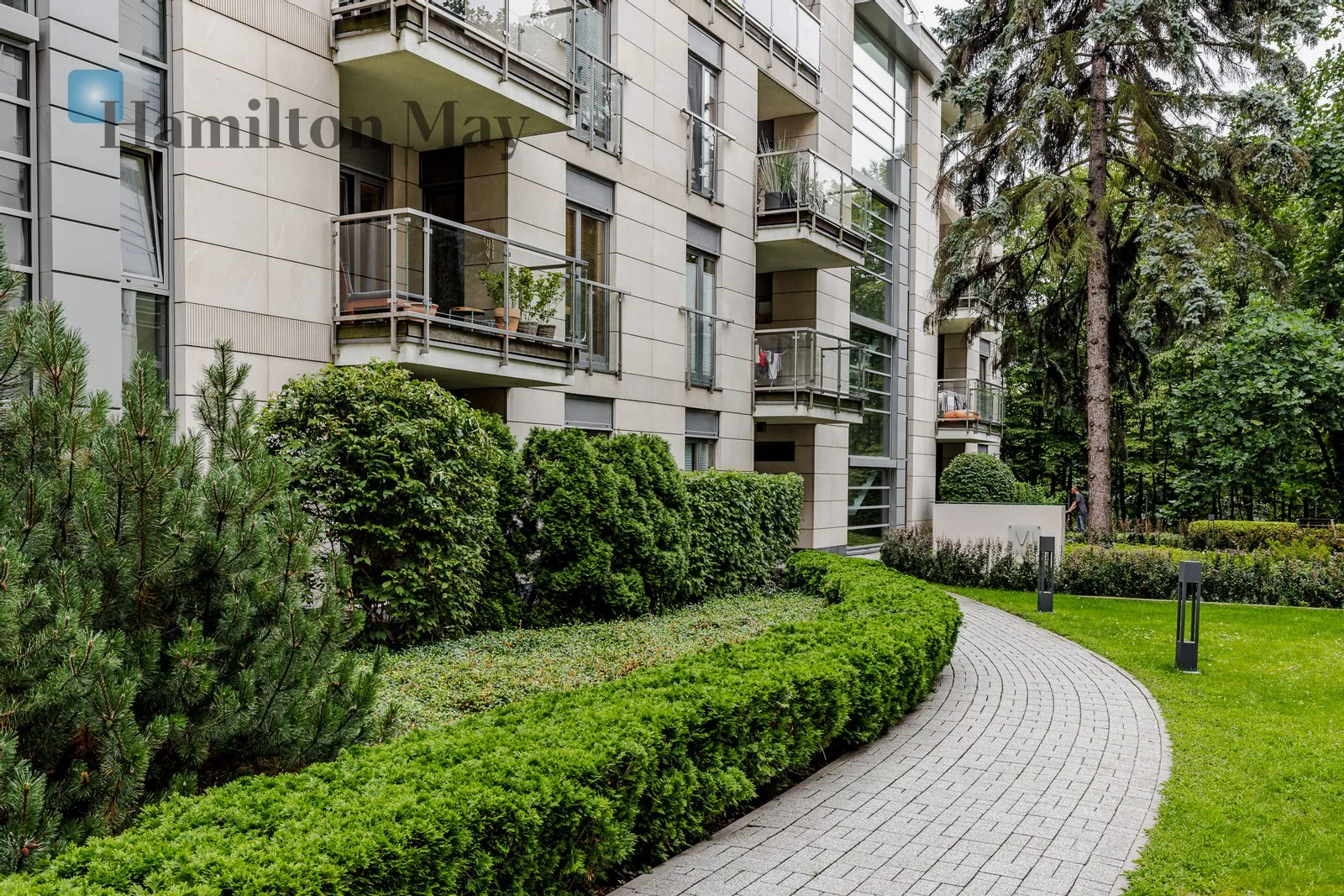 Street: Elekcyjna Region: Wola Subregion: Ulrychów Distance to centre: 4.39 km Level: 2 Price: 4500 PLN - slider