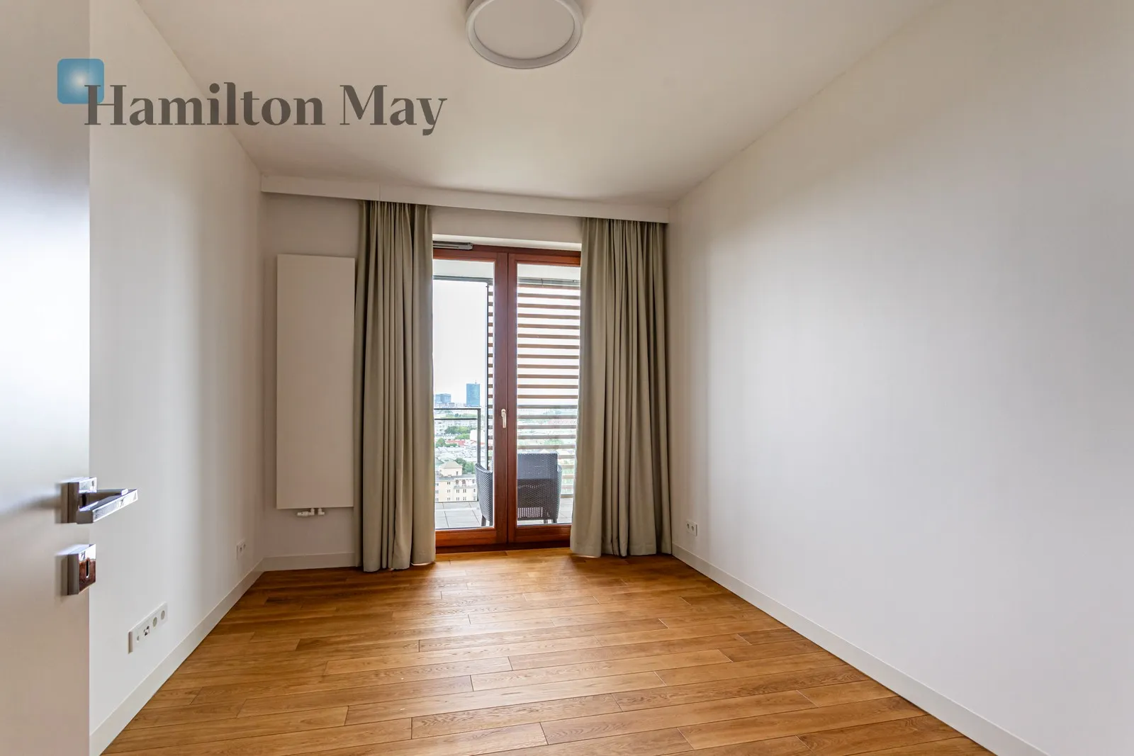 Luksusowy apartament z pięknym widokiem przy Grzybowskiej 4  - slider