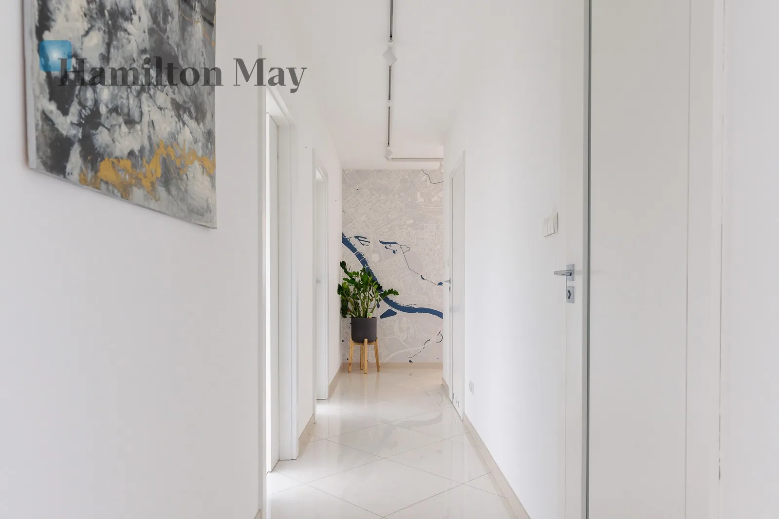 Барвиста трикімнатна квартира в Oxygen Residence - slider