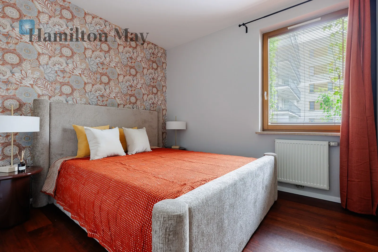 Region: Mokotów Subregion: Służewiec Distance to centre: 6.64 km Level: 2 Price: 7500 PLN Bedrooms: 2 Bathrooms: 1 Size: 82m2 - slider