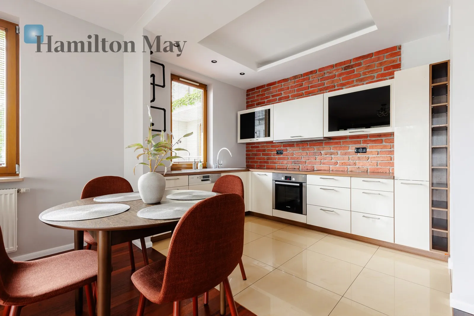 City: Warszawa Street: Obrzeżna Region: Mokotów Subregion: Służewiec Distance to centre: 6.64 km Level: 2 Price: 7500 PLN Bedrooms: 2 - slider