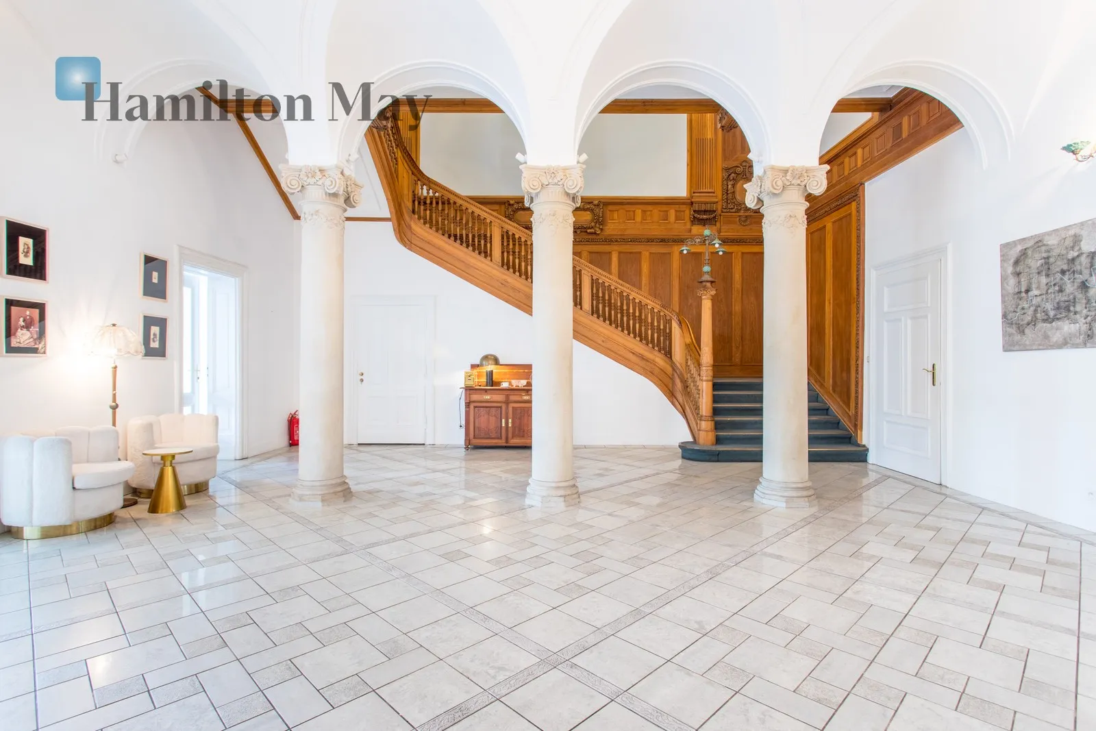 Street: Podwale 63 Region: Stare Miasto Distance to centre: 0.95 km Level: 2 Price: 6600 PLN Bedrooms: null Bathrooms: null - slider