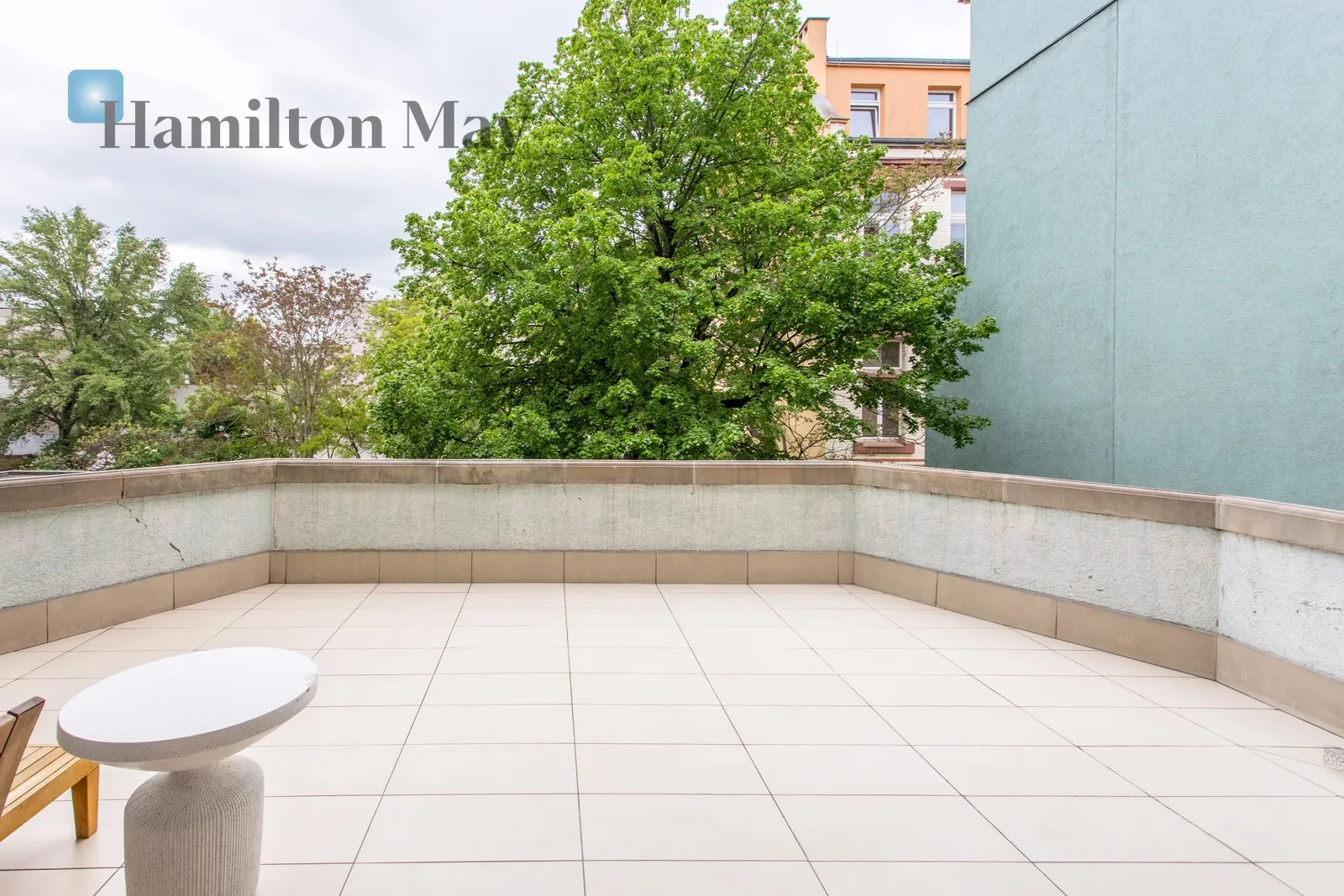 Street: Podwale 63 Region: Stare Miasto Distance to centre: 0.95 km Level: 2 Price: 6600 PLN Bedrooms: null - slider