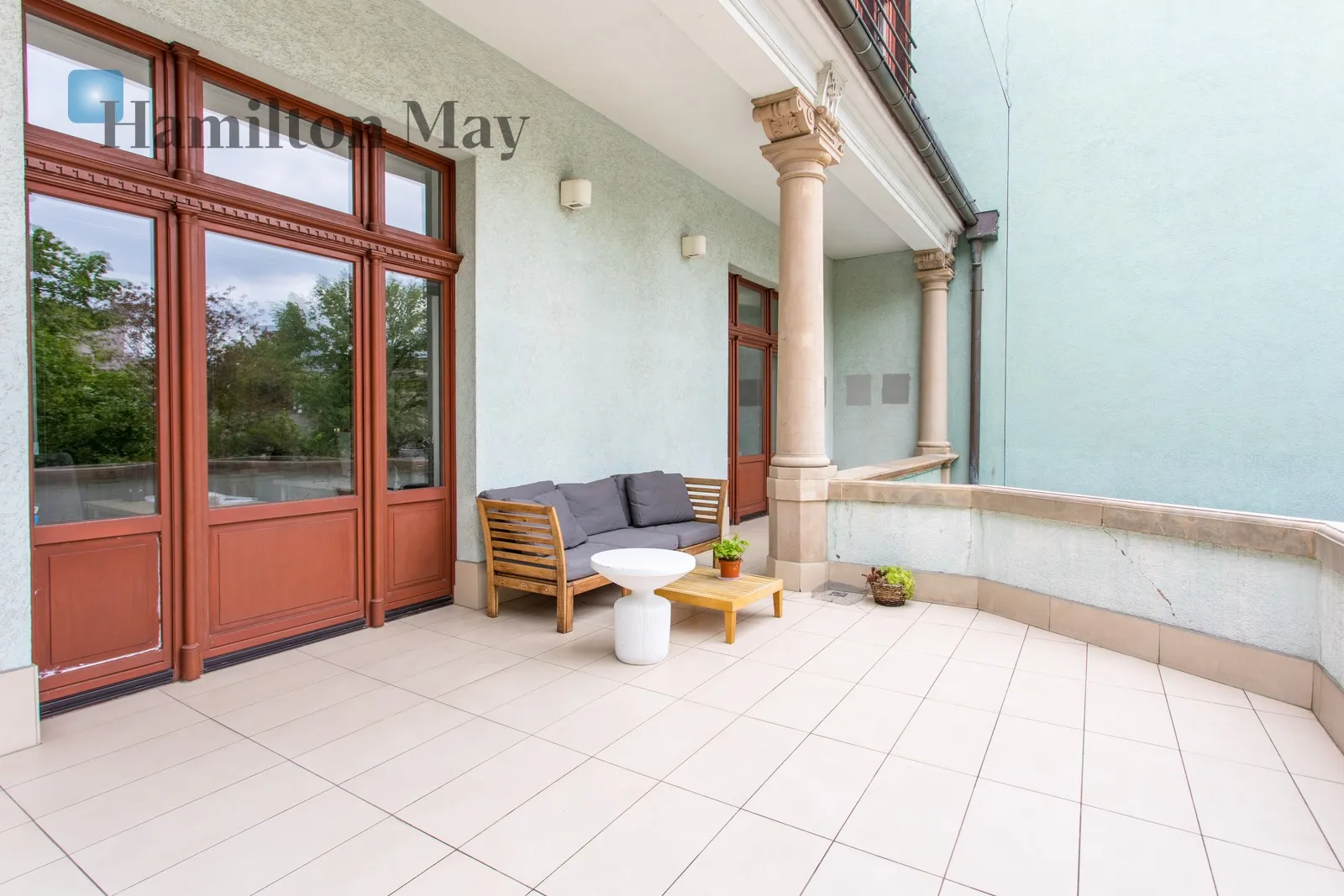 Region: Stare Miasto Distance to centre: 0.95 km Level: 2 Price: 6600 PLN Bedrooms: null Bathrooms: null - slider