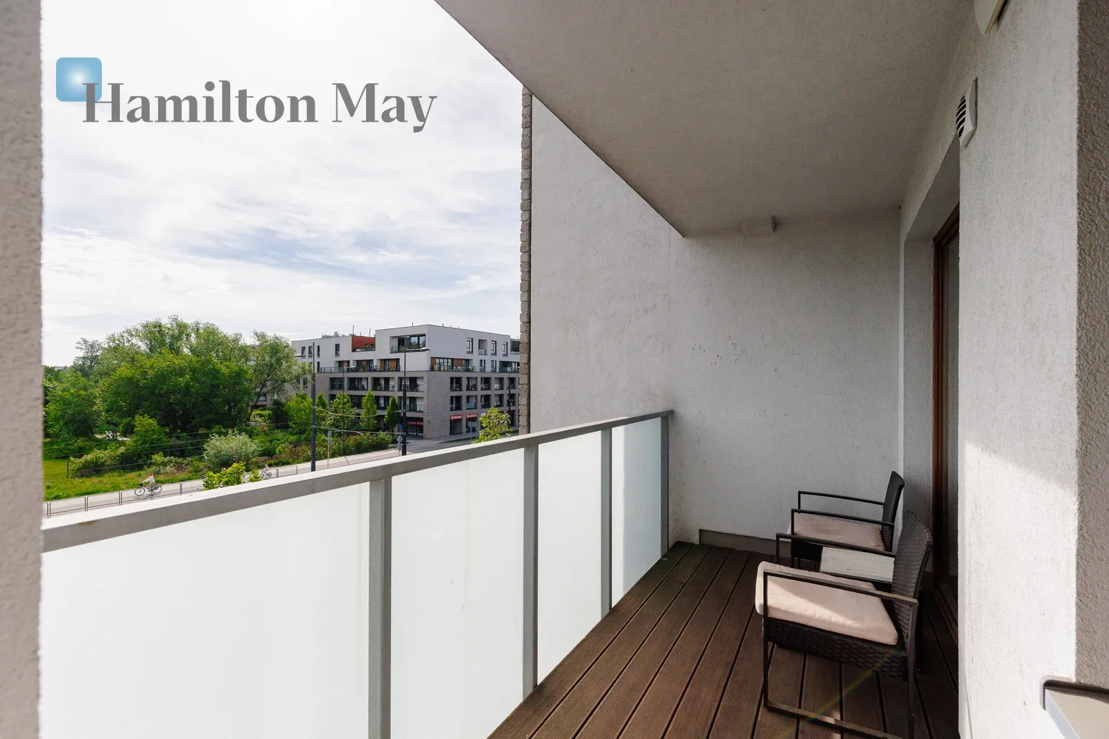 Region: Wilanów Subregion: Błonia Wilanowskie Distance to centre: 7.85 km Level: 1 Price: 12500 PLN Bedrooms: 3 - slider