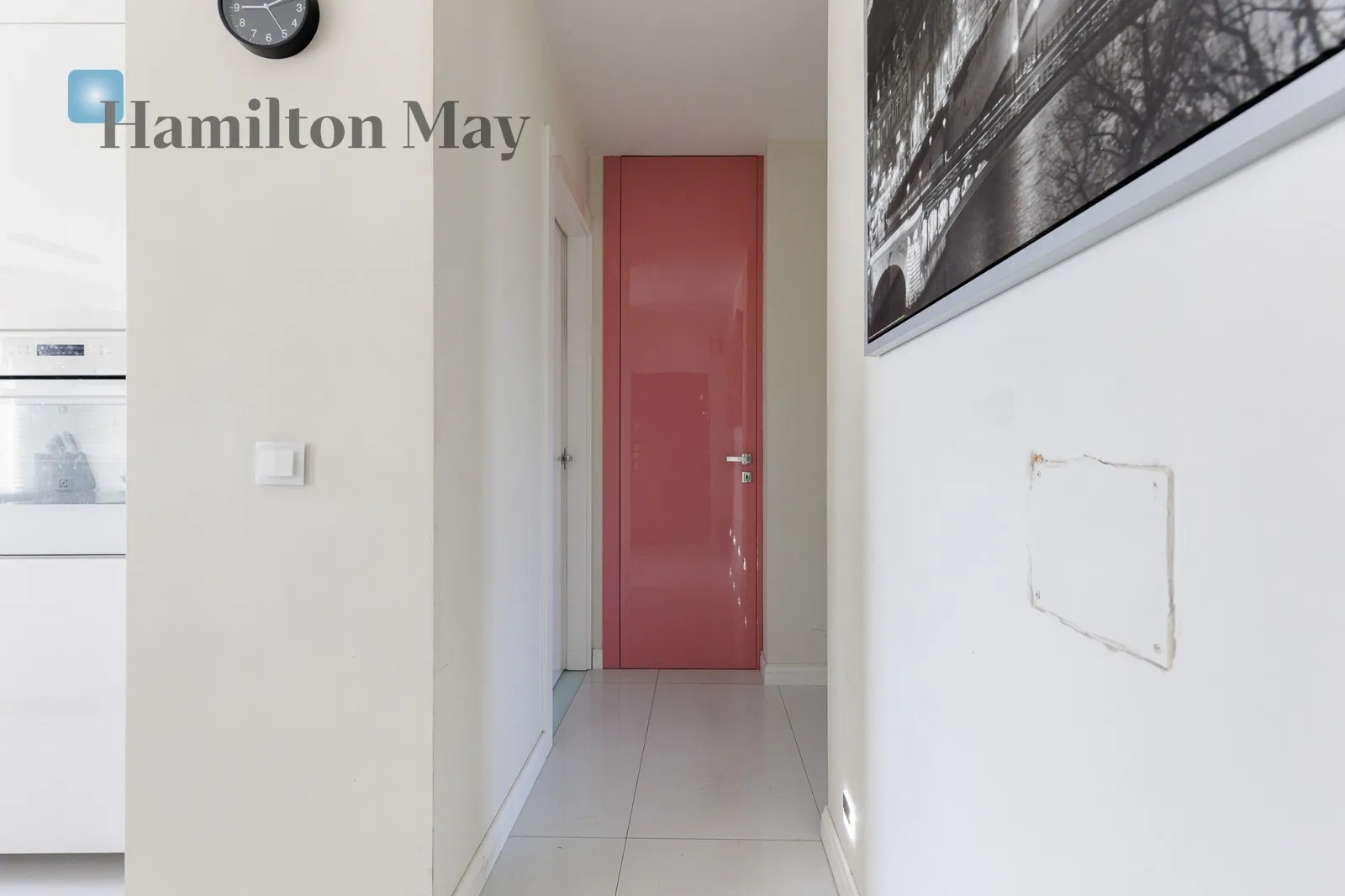 Distance to centre: 7.85 km Level: 1 Price: 12500 PLN Bedrooms: 3 Bathrooms: 2 Size: 130m2 Price/m2: 96 PLN - slider