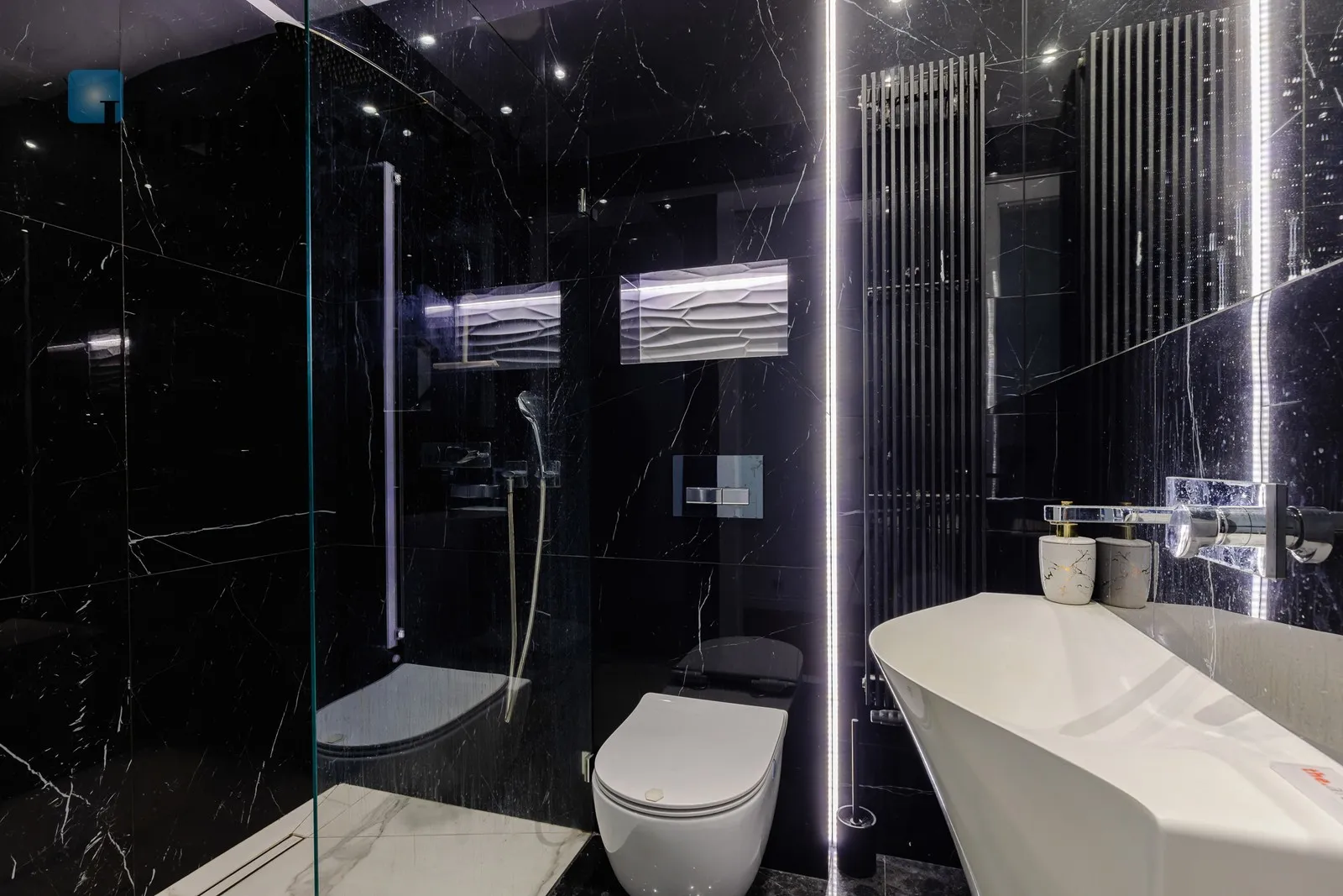 City: Warszawa Street: Aleja Rzeczypospolitej Region: Wilanów Subregion: Błonia Wilanowskie Distance to centre: 7.85 km Level: 1 Price: 12500 PLN Bedrooms: 3 - slider