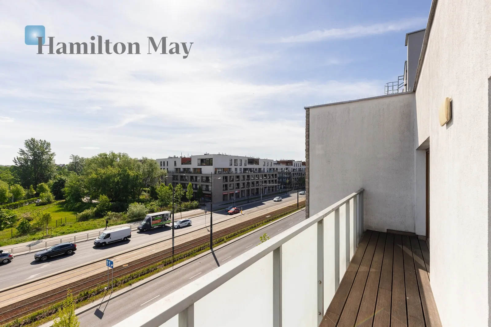 Distance to centre: 7.85 km Level: 1 Price: 12500 PLN Bedrooms: 3 Bathrooms: 2 Size: 130m2 - slider