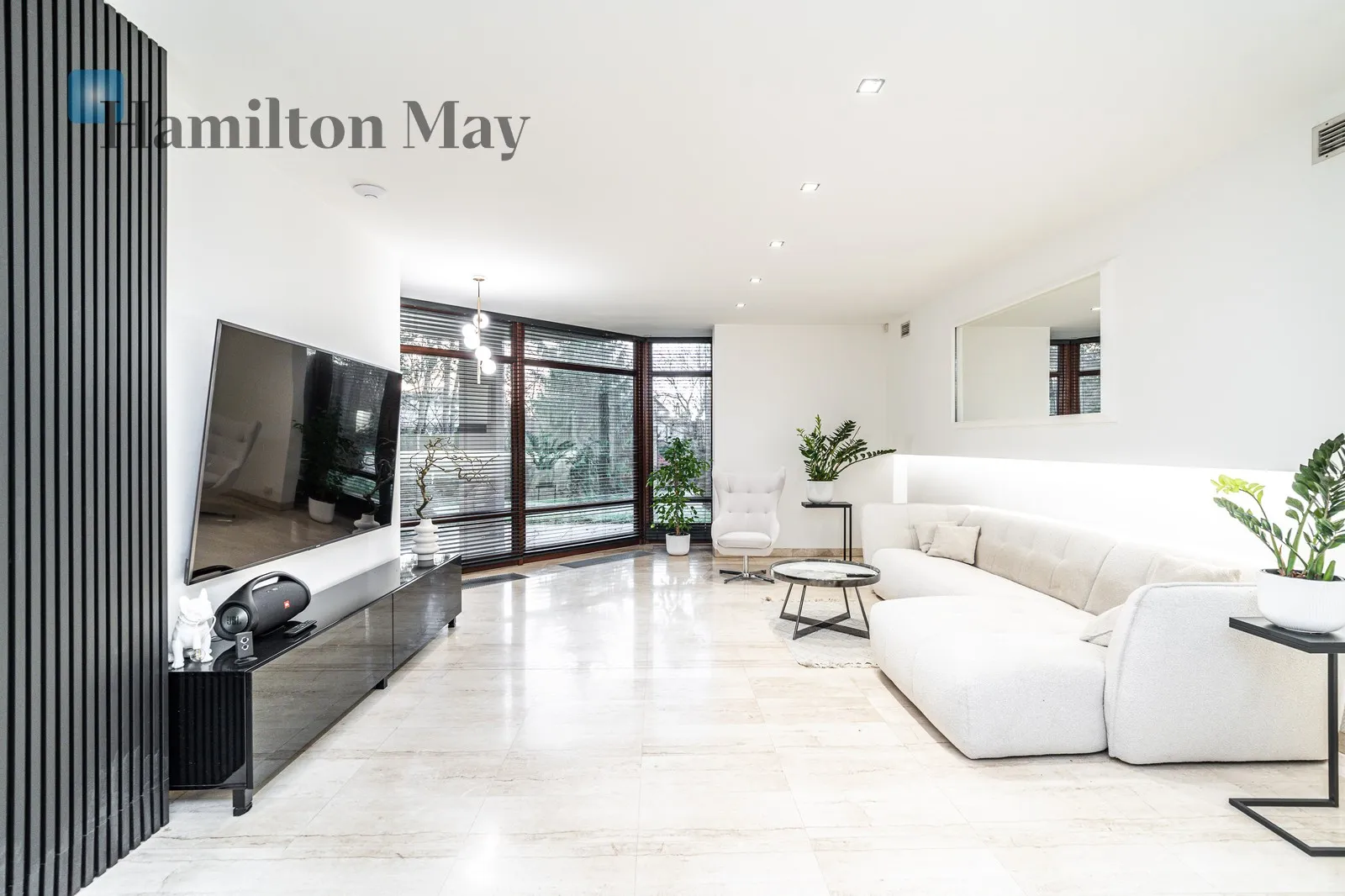 City: Kraków Street: Jana Aleksandra Gorczyna Region: Swoszowice Price: 5200000 PLN Bedrooms: 5 Bathrooms: 3 Plot size: 3400m2 Price/m2: 10788 PLN - slider