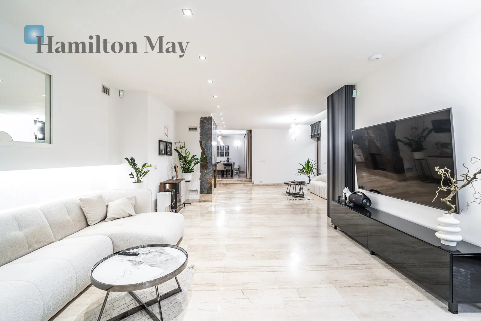 City: Kraków Street: Jana Aleksandra Gorczyna Region: Swoszowice Price: 5200000 PLN Bedrooms: 5 Bathrooms: 3 Plot size: 3400m2 - slider