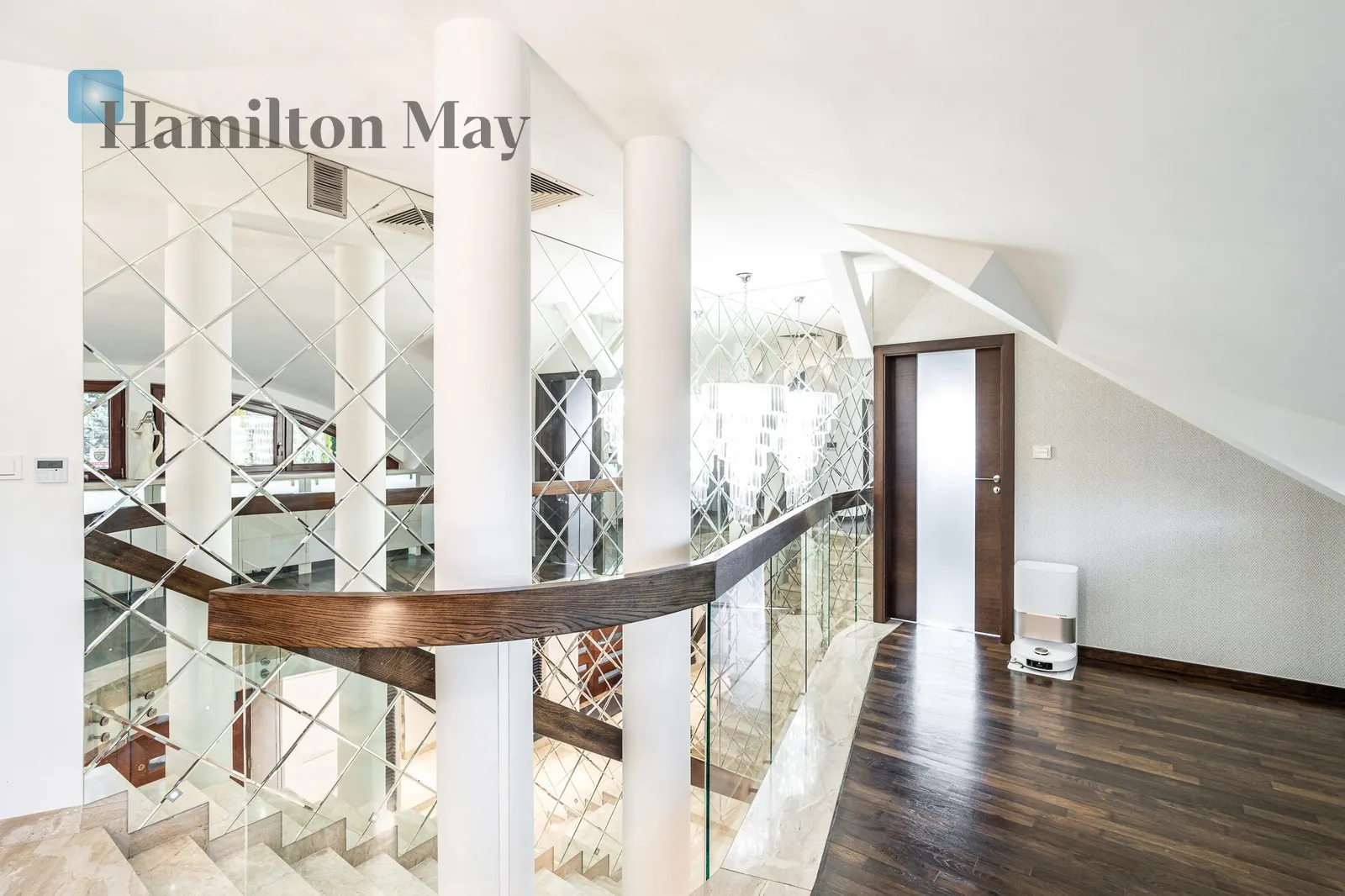 Bedrooms: 5 Bathrooms: 3 - slider