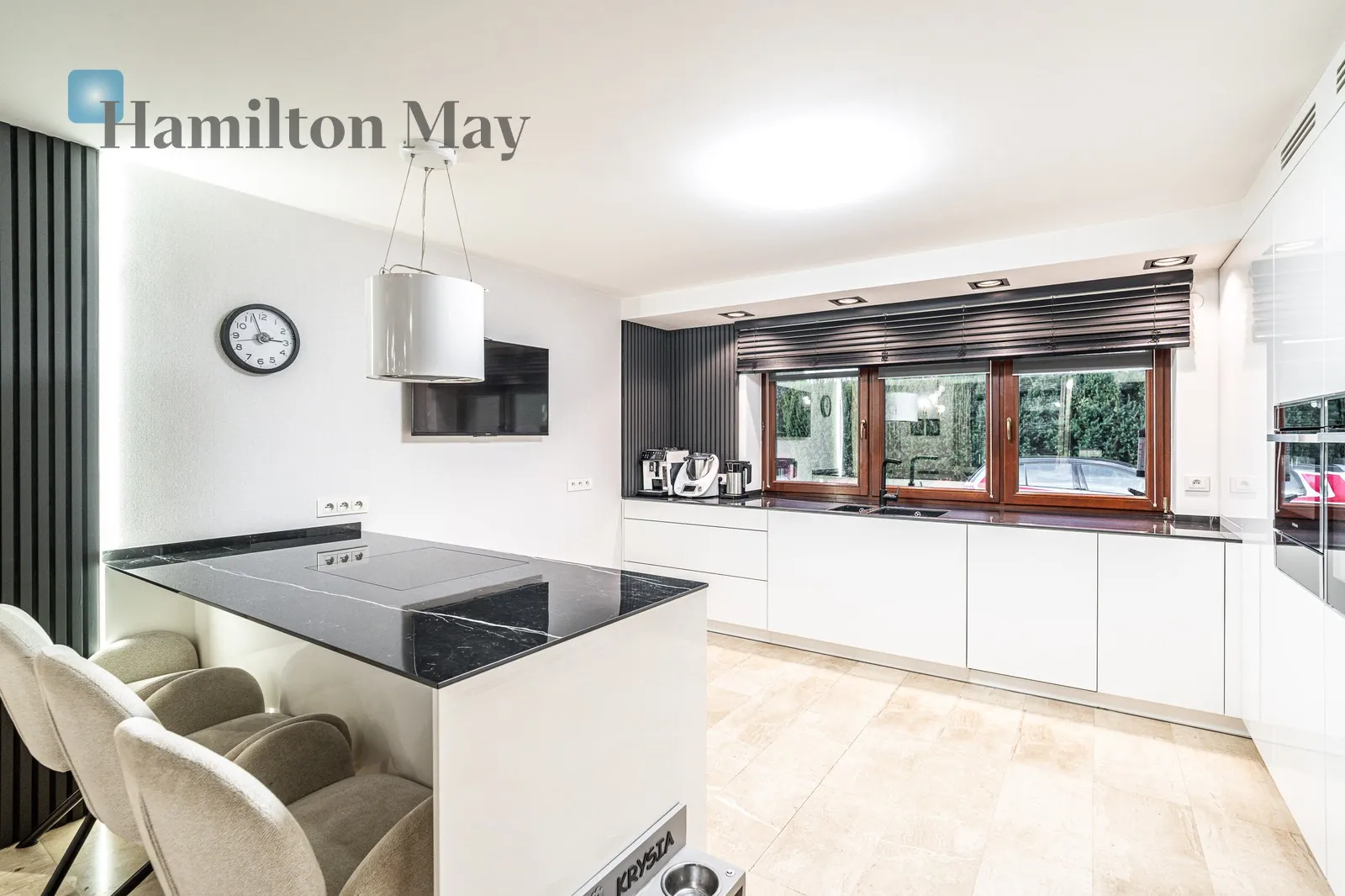 Price: 5200000 PLN Bedrooms: 5 Bathrooms: 3 Plot size: 3400m2 - slider