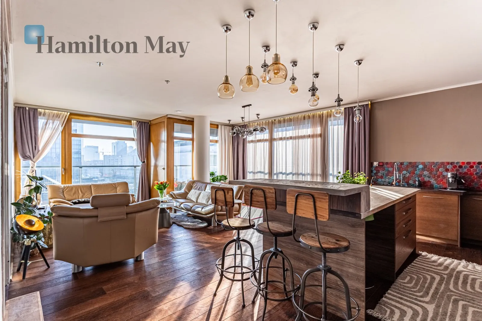 City: Warszawa Street: Kolejowa Region: Wola Subregion: Czyste Distance to centre: 2 km Level: 6 Price: 13000 PLN Bedrooms: 3 Bathrooms: 2 Size: 118m2 Price/m2: 110 PLN - slider