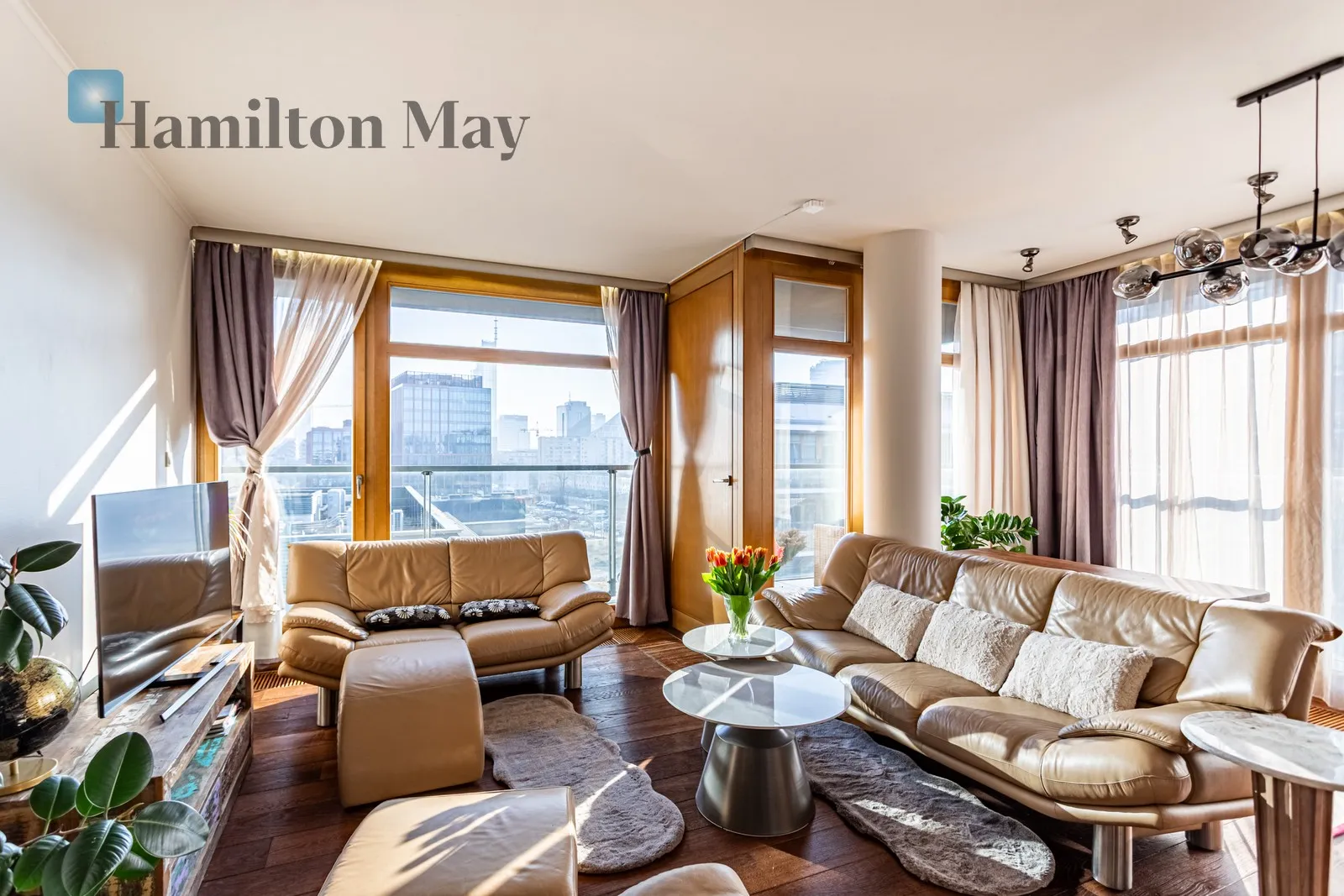 Artfully finished, luxurious three-bedroom apartment in the 19th District for sale - slider