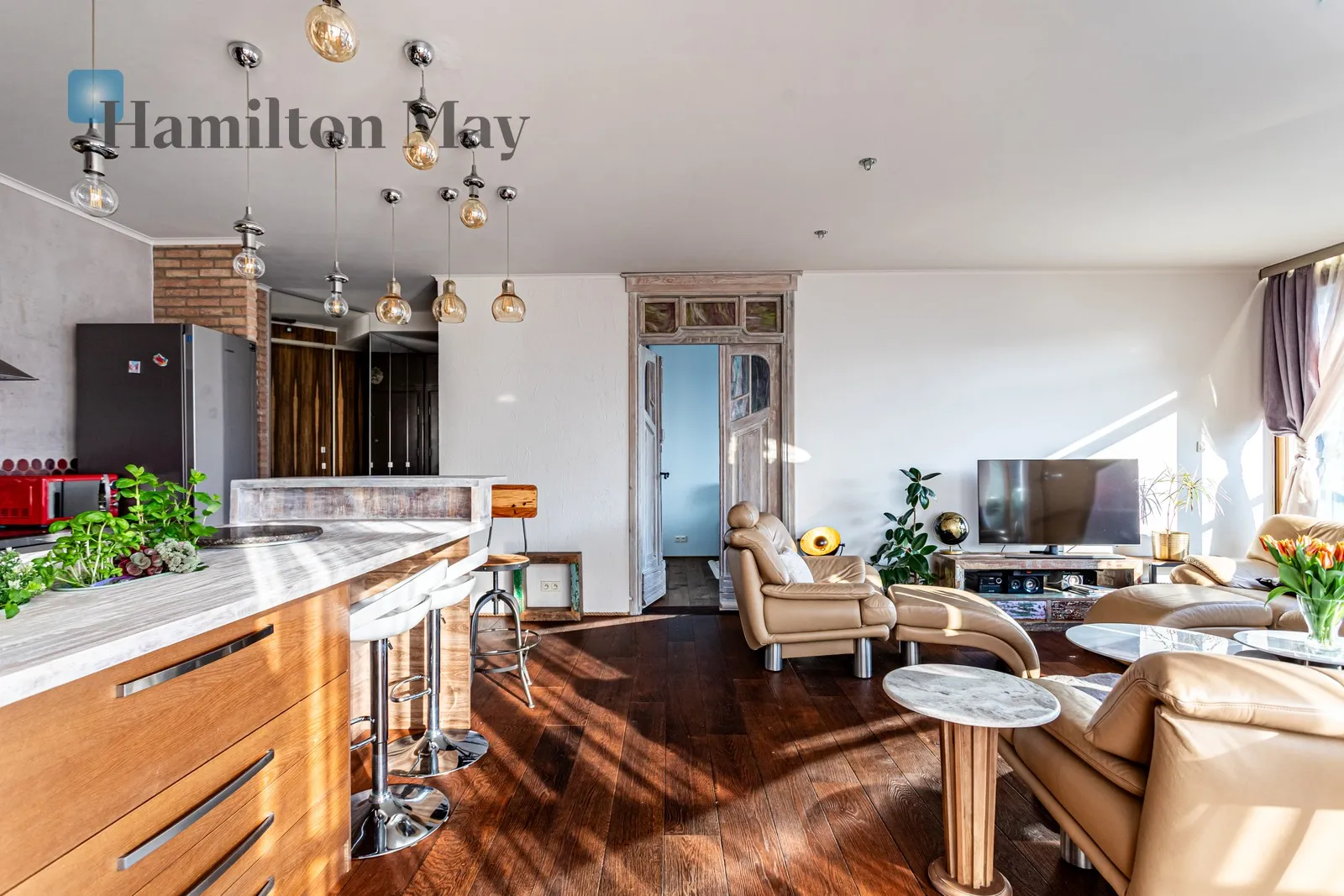 City: Warszawa Street: Kolejowa Region: Wola Subregion: Czyste Distance to centre: 2 km Level: 6 Price: 13000 PLN Bedrooms: 3 Bathrooms: 2 - slider