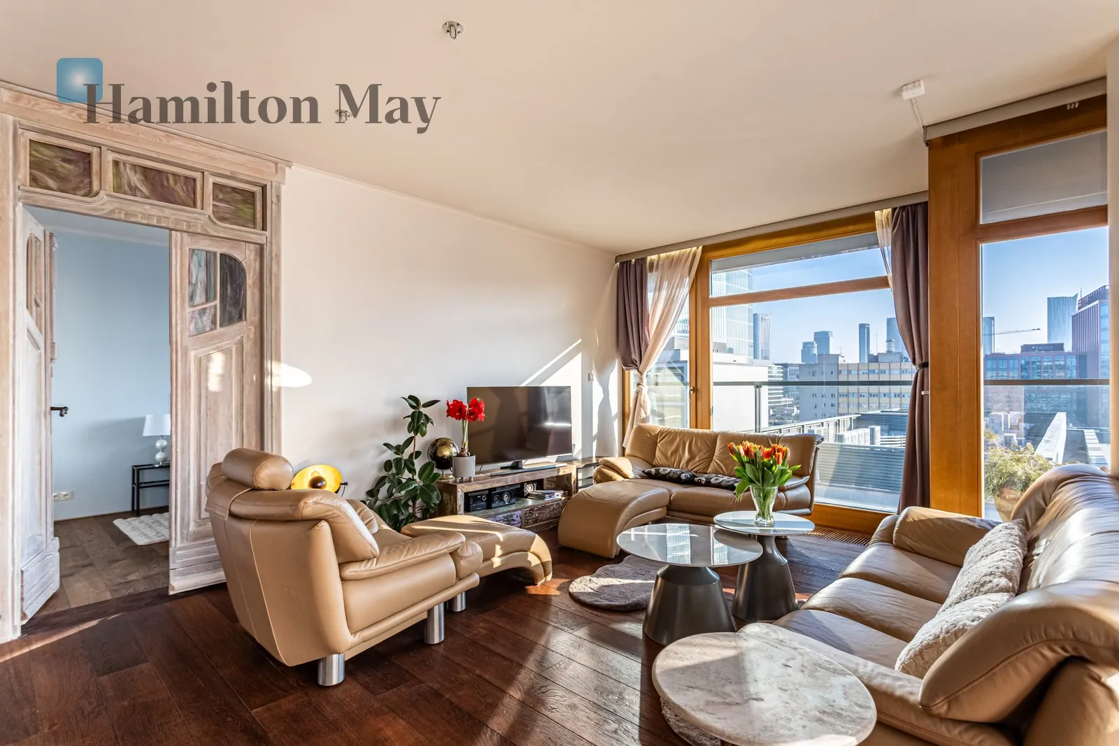 Street: Kolejowa Region: Wola Subregion: Czyste Distance to centre: 2 km Level: 6 Price: 13000 PLN Bedrooms: 3 Bathrooms: 2 Size: 118m2 Price/m2: 110 PLN - slider