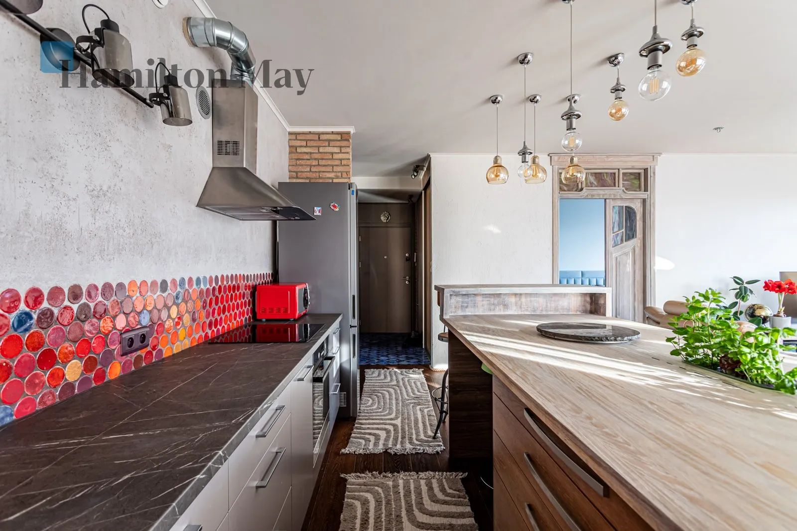 Region: Wola Subregion: Czyste Distance to centre: 2 km Level: 6 Price: 13000 PLN Bedrooms: 3 Bathrooms: 2 Size: 118m2 Price/m2: 110 PLN - slider