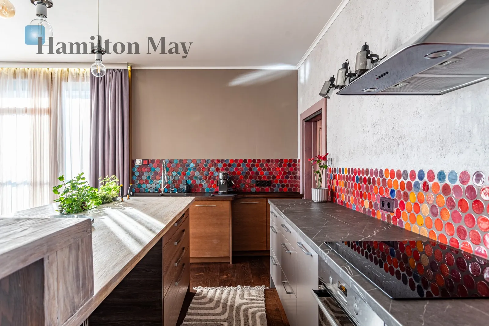 City: Warszawa Street: Kolejowa Region: Wola Subregion: Czyste Distance to centre: 2 km Level: 6 Price: 13000 PLN Bedrooms: 3 - slider