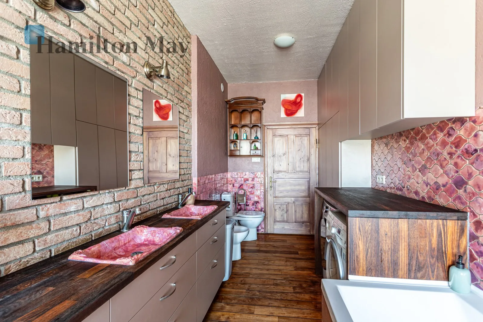 Street: Kolejowa Region: Wola Subregion: Czyste Distance to centre: 2 km Level: 6 Price: 13000 PLN - slider