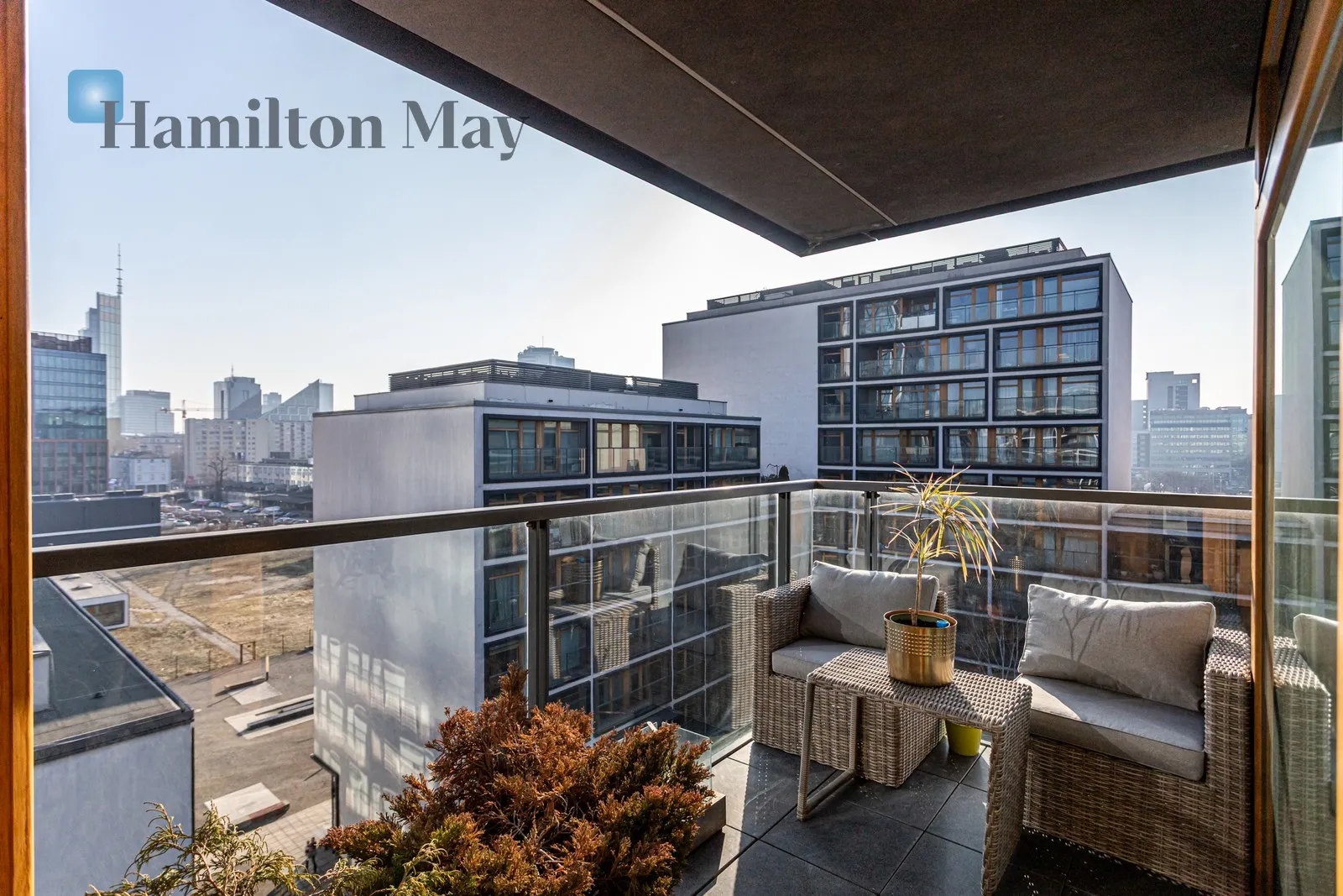 Distance to centre: 2 km Level: 6 Price: 13000 PLN Bedrooms: 3 Bathrooms: 2 Size: 118m2 - slider