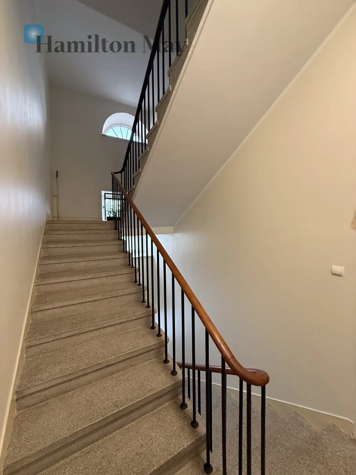 Wyjątkowe mieszkanie przy Starym Mieście – kameralny widok i historyczny klimat - slider