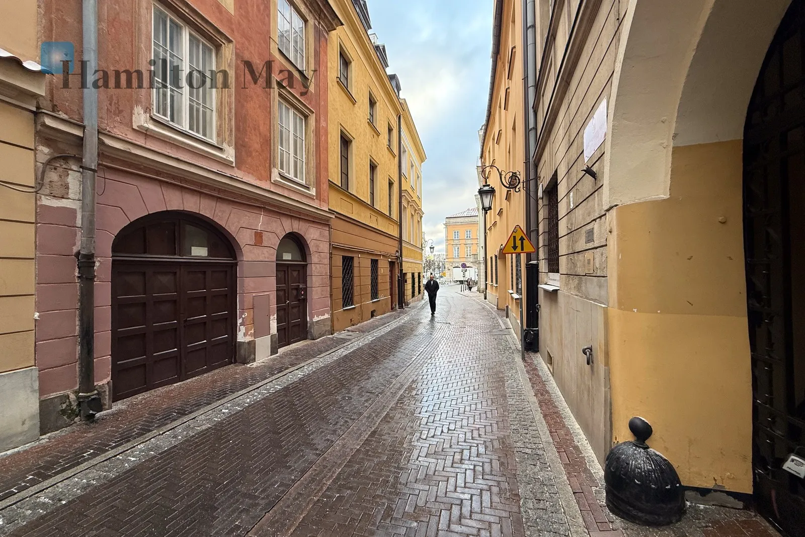 Wyjątkowe mieszkanie przy Starym Mieście – kameralny widok i historyczny klimat - slider