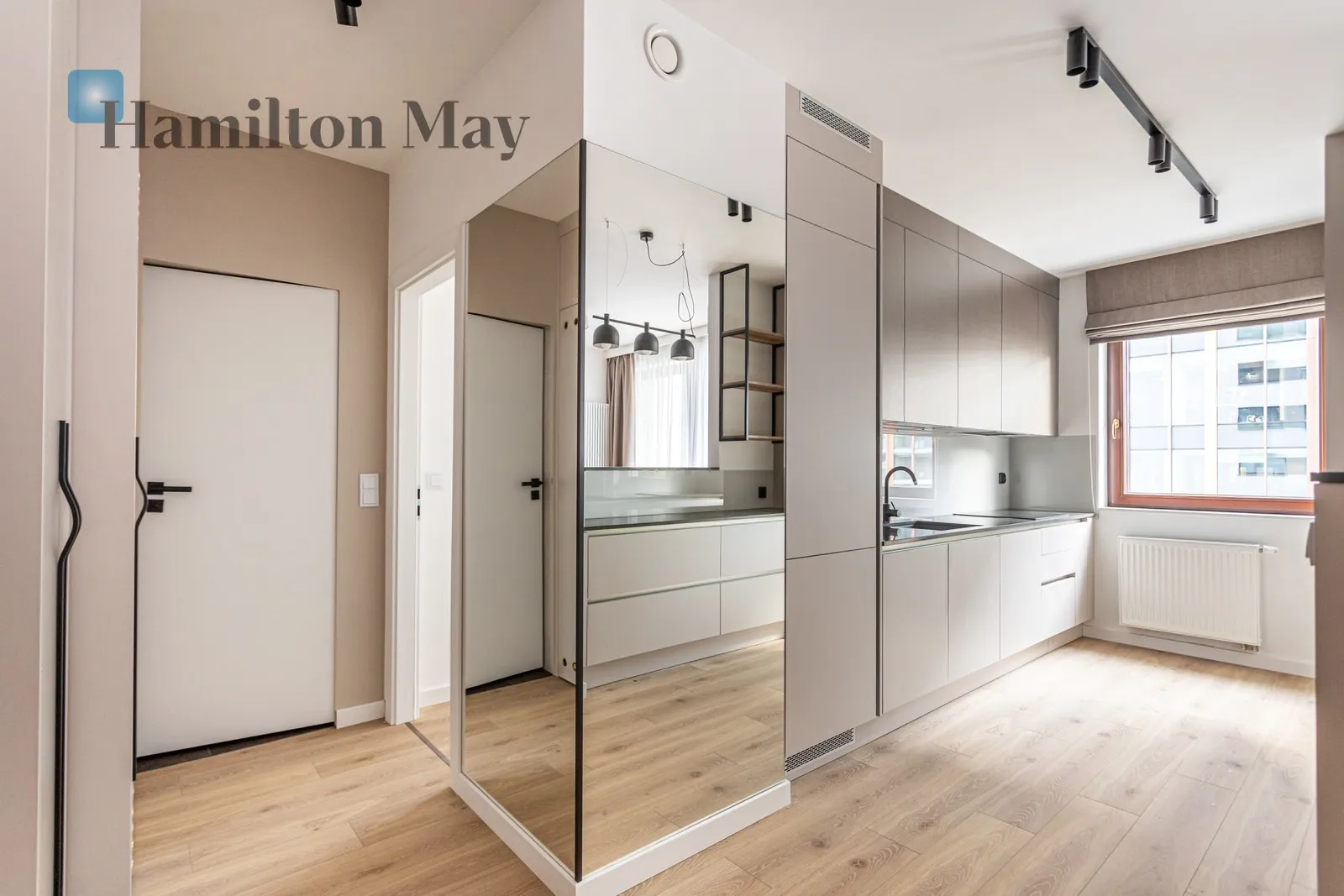 Region: Wola Subregion: Powązki Distance to centre: 3.65 km Level: 3 Price: 4700 PLN Bedrooms: 1 Bathrooms: 1 - slider