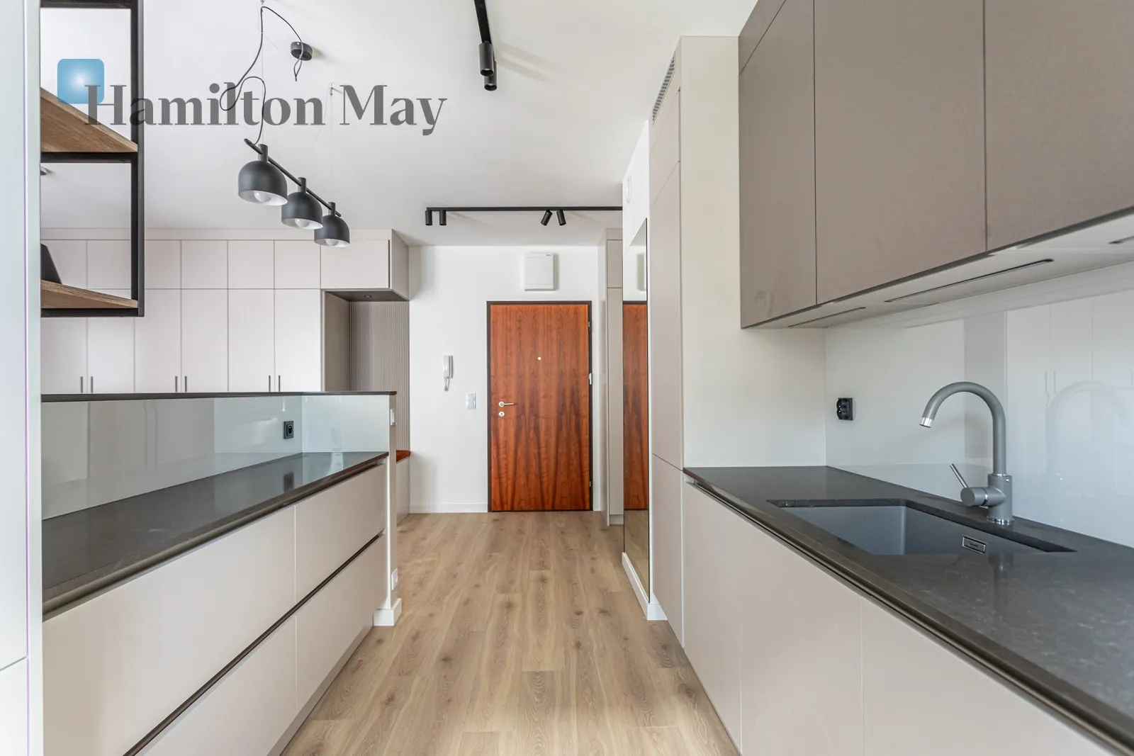 Subregion: Powązki Distance to centre: 3.65 km Level: 3 Price: 4700 PLN Bedrooms: 1 Bathrooms: 1 Size: 45m2 Price/m2: 104 PLN - slider