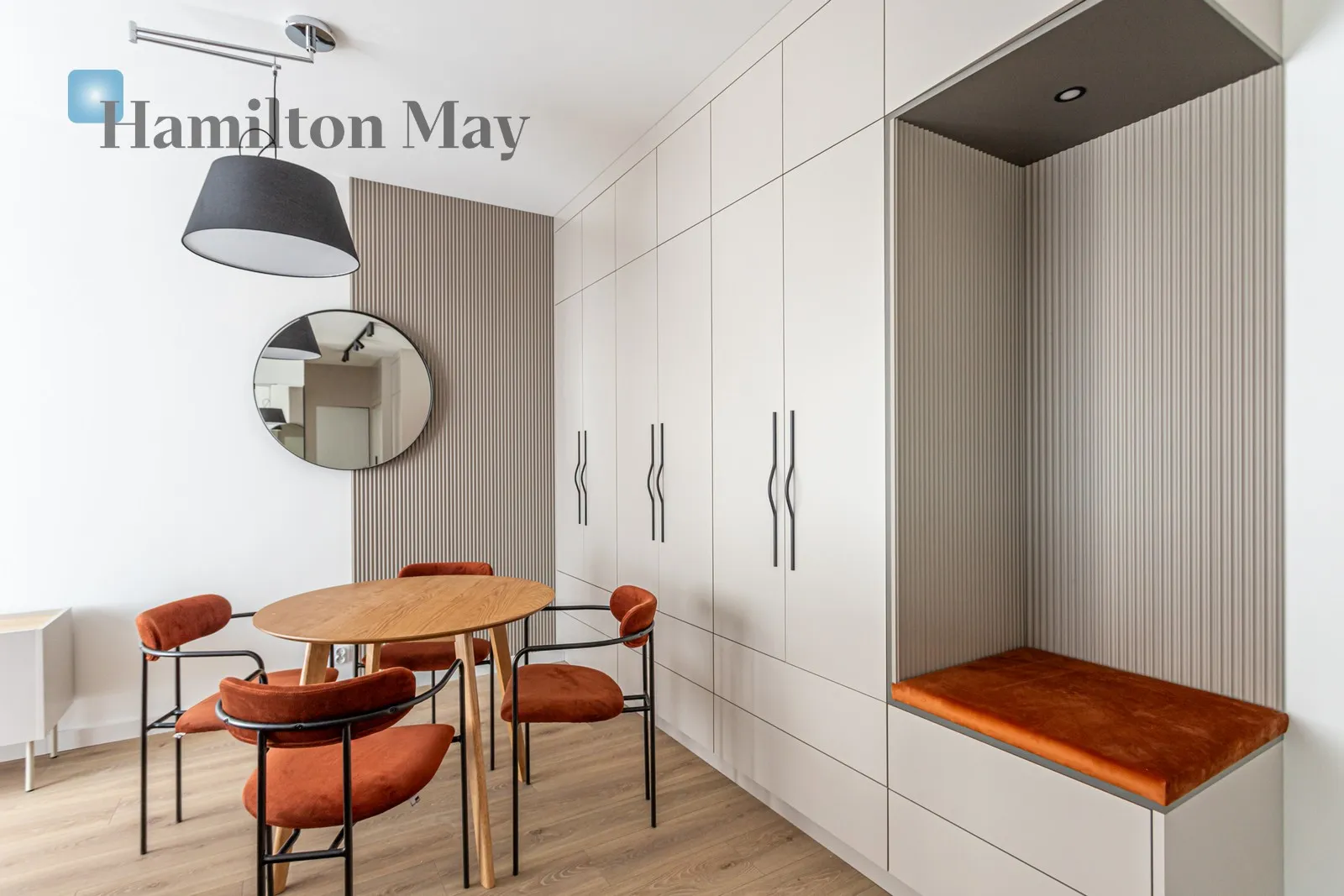 Street: Burakowska Region: Wola Subregion: Powązki Distance to centre: 3.65 km Level: 3 Price: 4700 PLN Bedrooms: 1 Bathrooms: 1 Size: 45m2 - slider