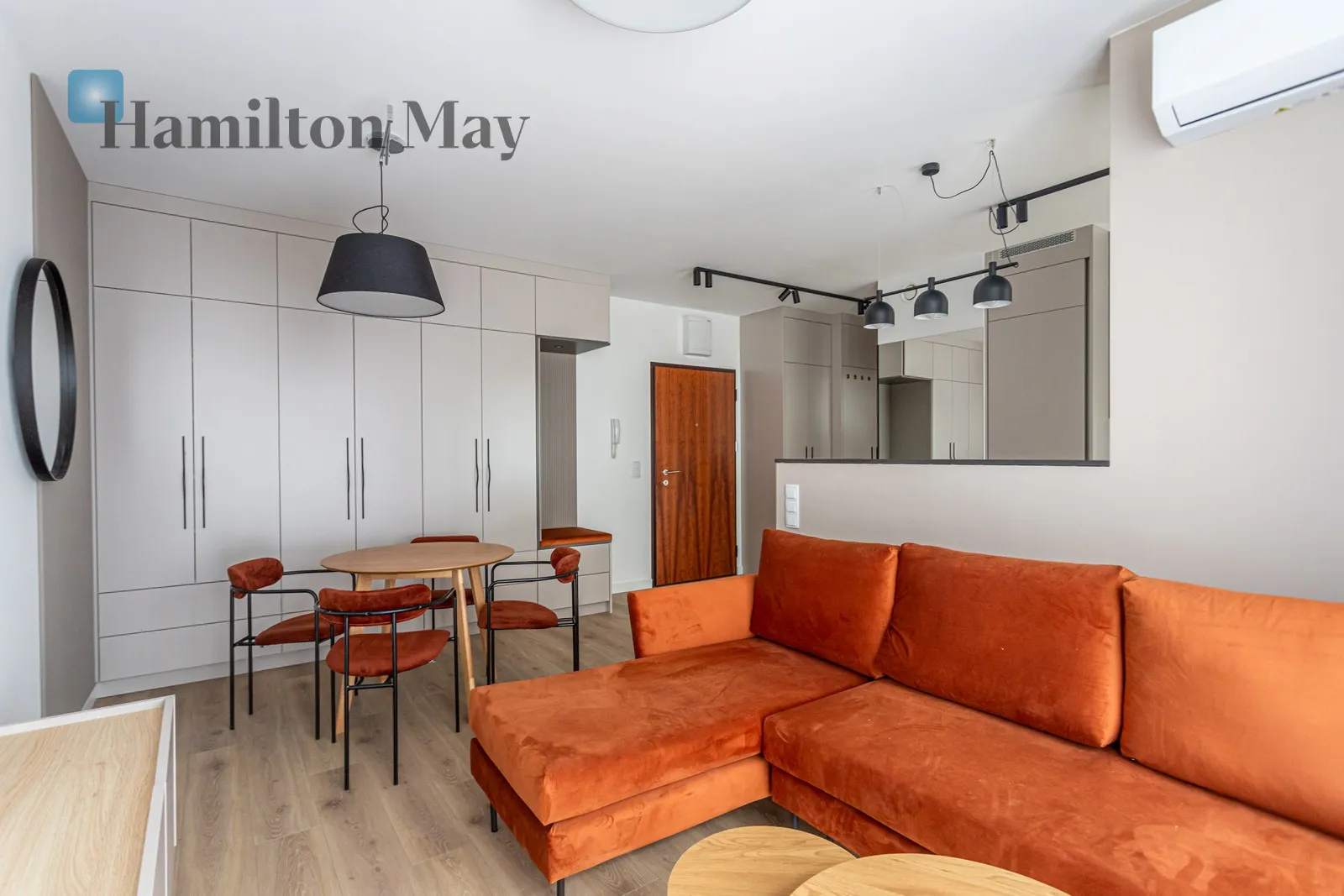 Street: Burakowska Region: Wola Subregion: Powązki Distance to centre: 3.65 km Level: 3 Price: 4700 PLN Bedrooms: 1 Bathrooms: 1 - slider