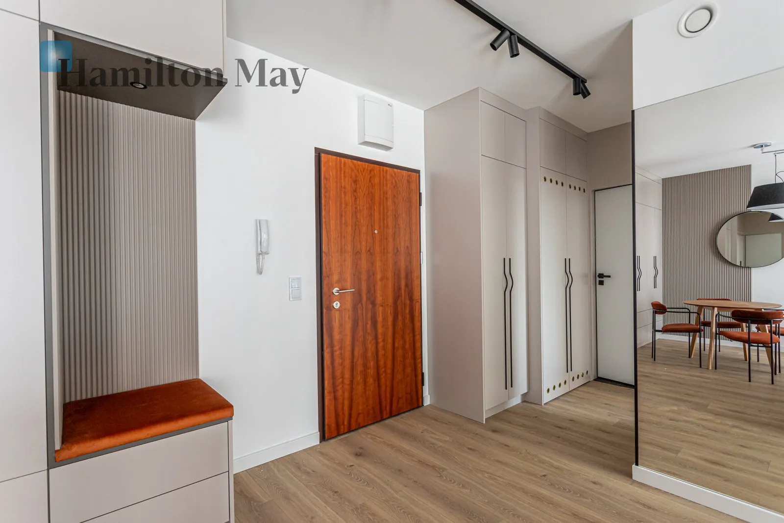 Region: Wola Subregion: Powązki Distance to centre: 3.65 km Level: 3 Price: 4700 PLN Bedrooms: 1 Bathrooms: 1 Size: 45m2 - slider