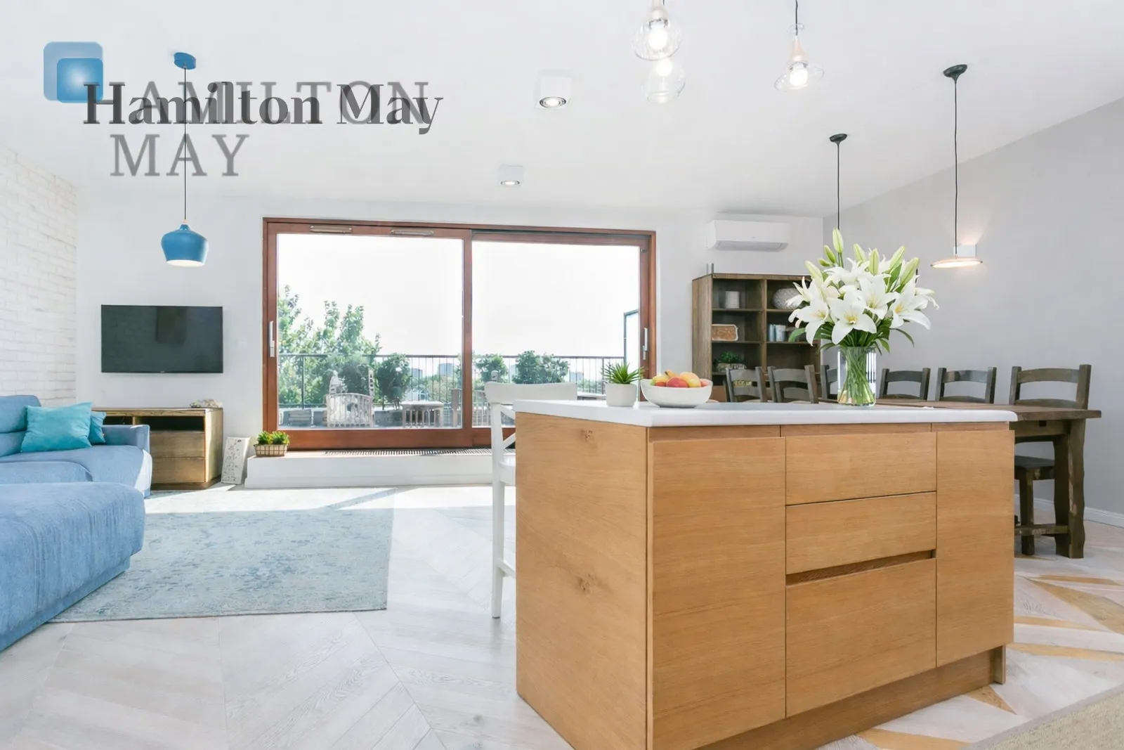 Exclusive apartment with a terrace and a view of the forest - slider